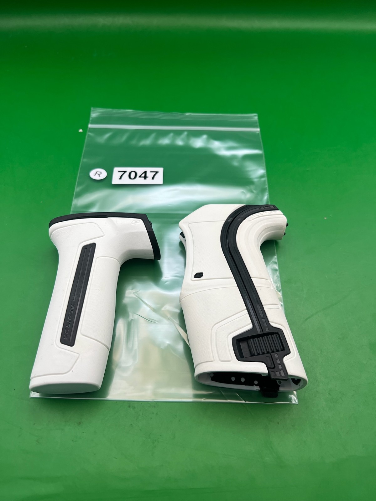 Planet Eclipse Ego / ETEK Grip Panels White Black
