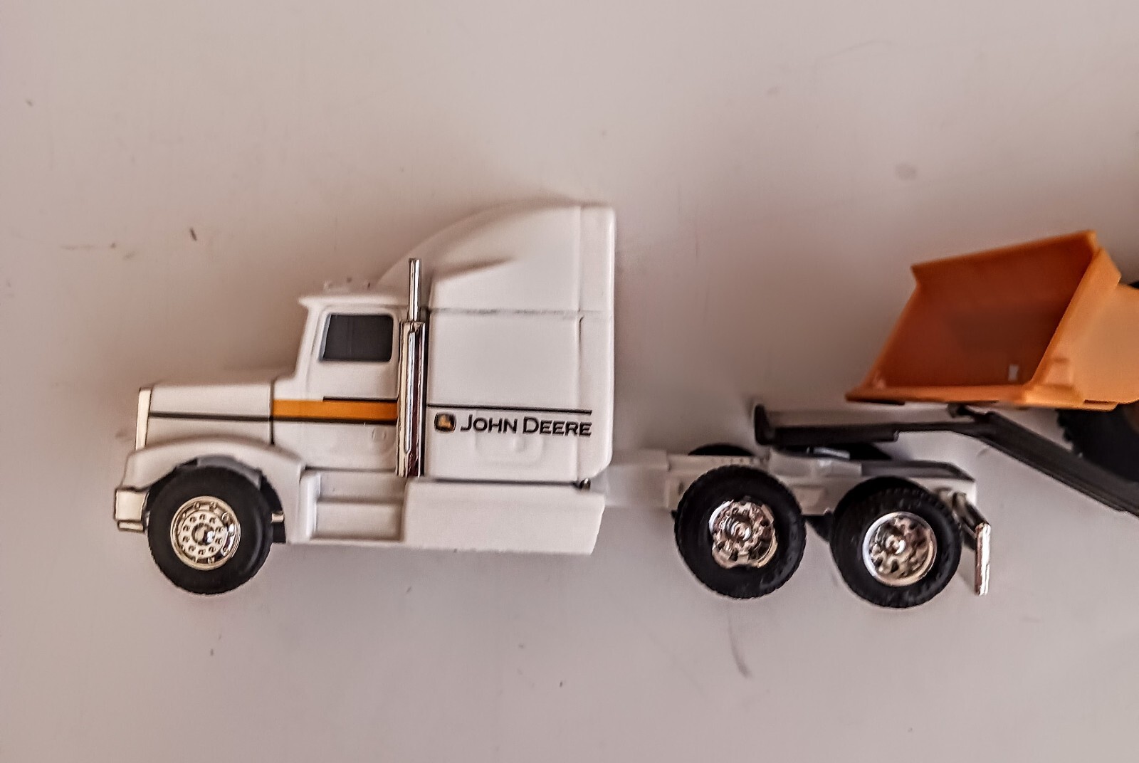 ERTL JOHN DEERE SEMITRUCK WITH JOHN DEERE FRONT END LOADER