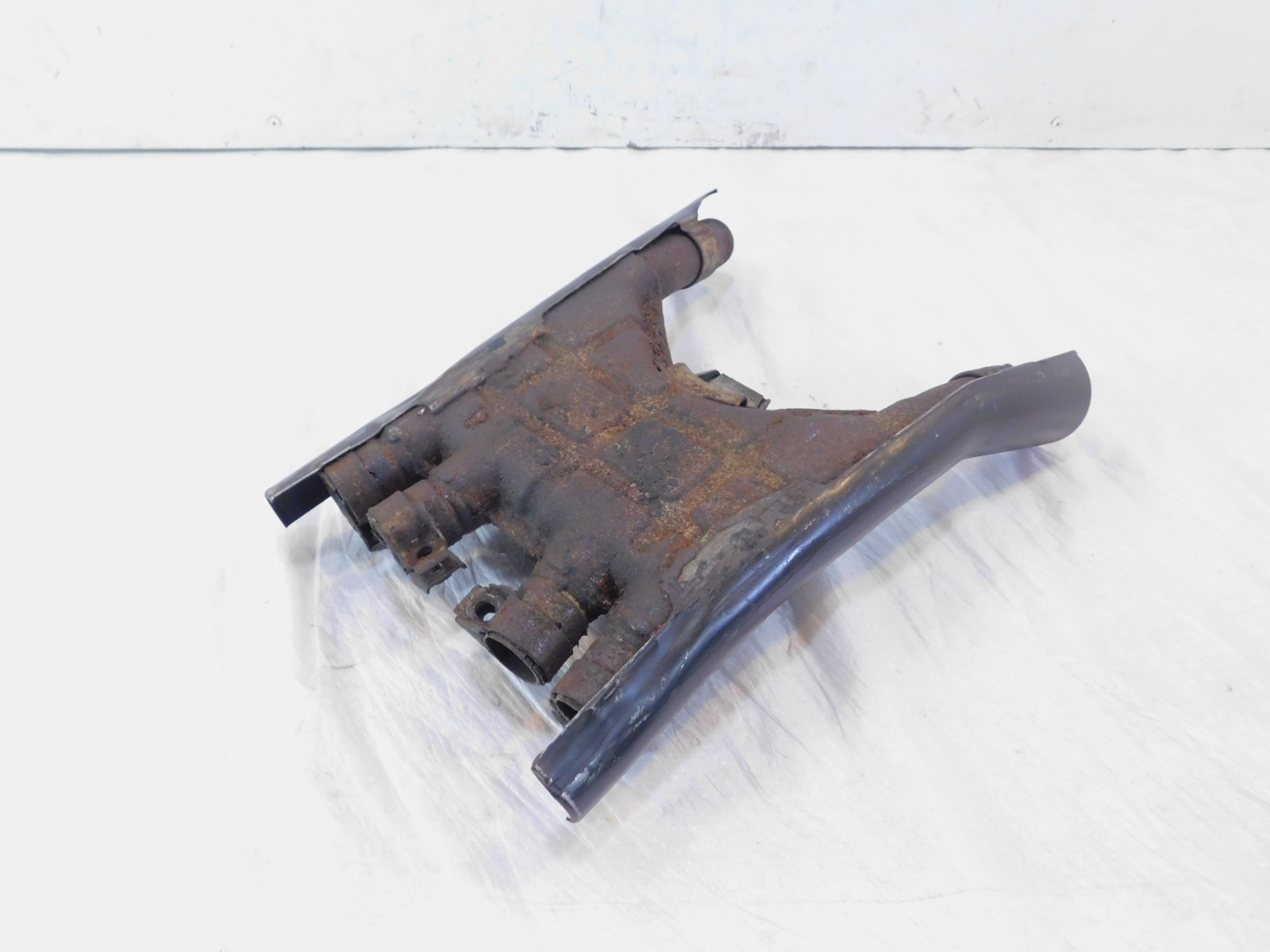 82-83 Yamaha XJ750 Maxim 750 Exhaust Muffler System Mid Pipe Chamber Manifold