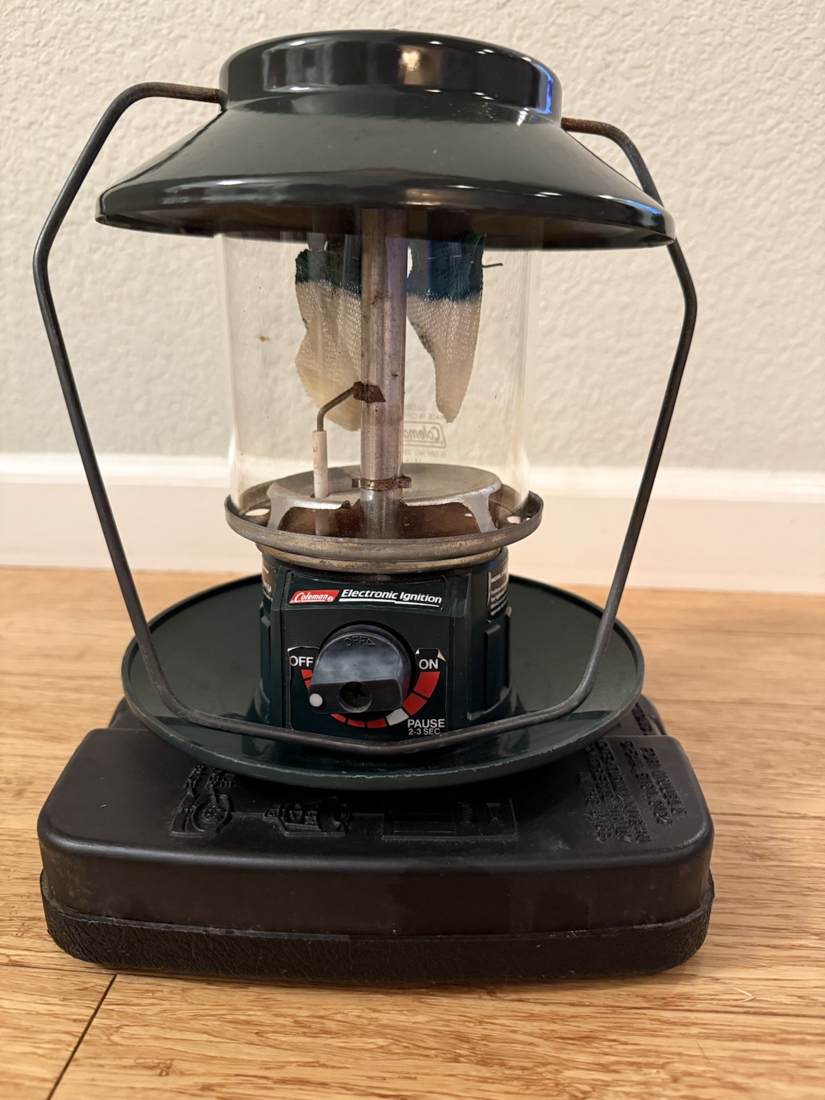 Coleman 5154A700 2 Mantle Propane Lantern Electronic Ignition w/ Hard Case