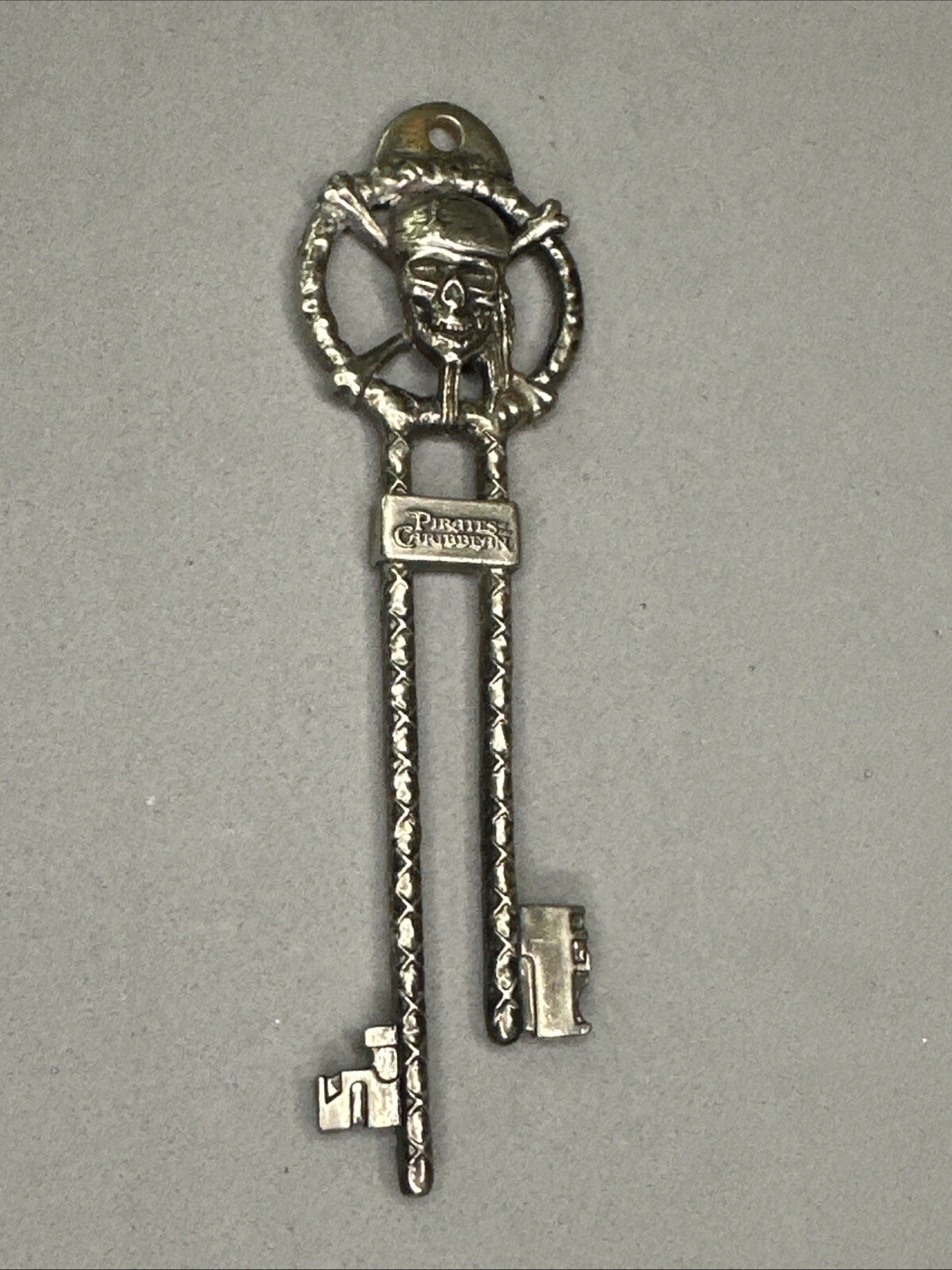 PIRATES OF THE CARIBBEAN KEY - VINTAGE KEYCHAIN KEYCHAIN Metal 12 Cm