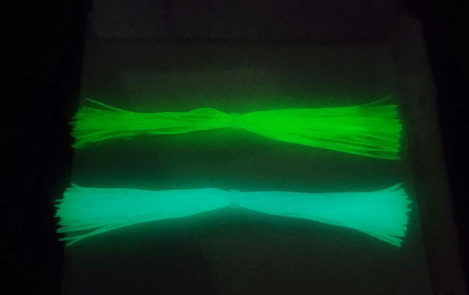 8pcs Silicone Skirt Luminous Fishing fly tying Jig Soft Lure Skirts Glow in Dark