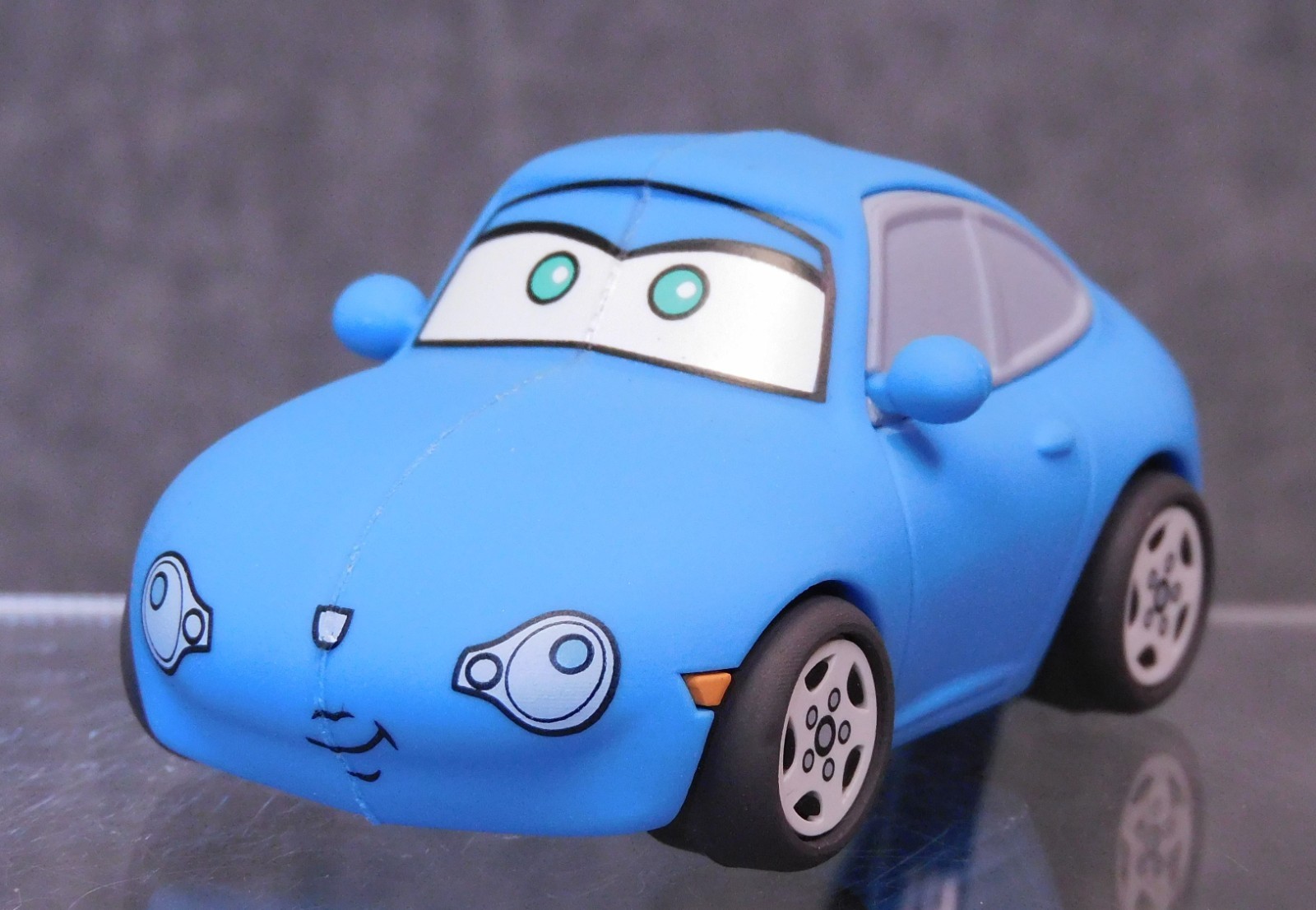 Disney Cars NEW * Sally Carrera Clip - Chase * Blind Bag Key Chain Monogram