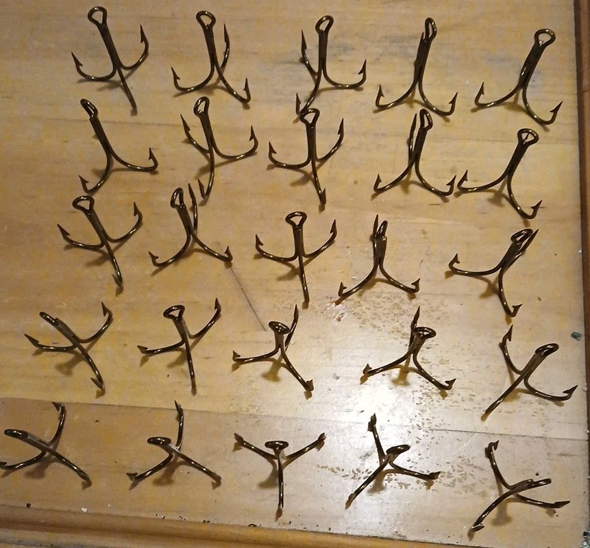 50 New Mustad Bronze Treble Hook Size 6/0  Style #3551