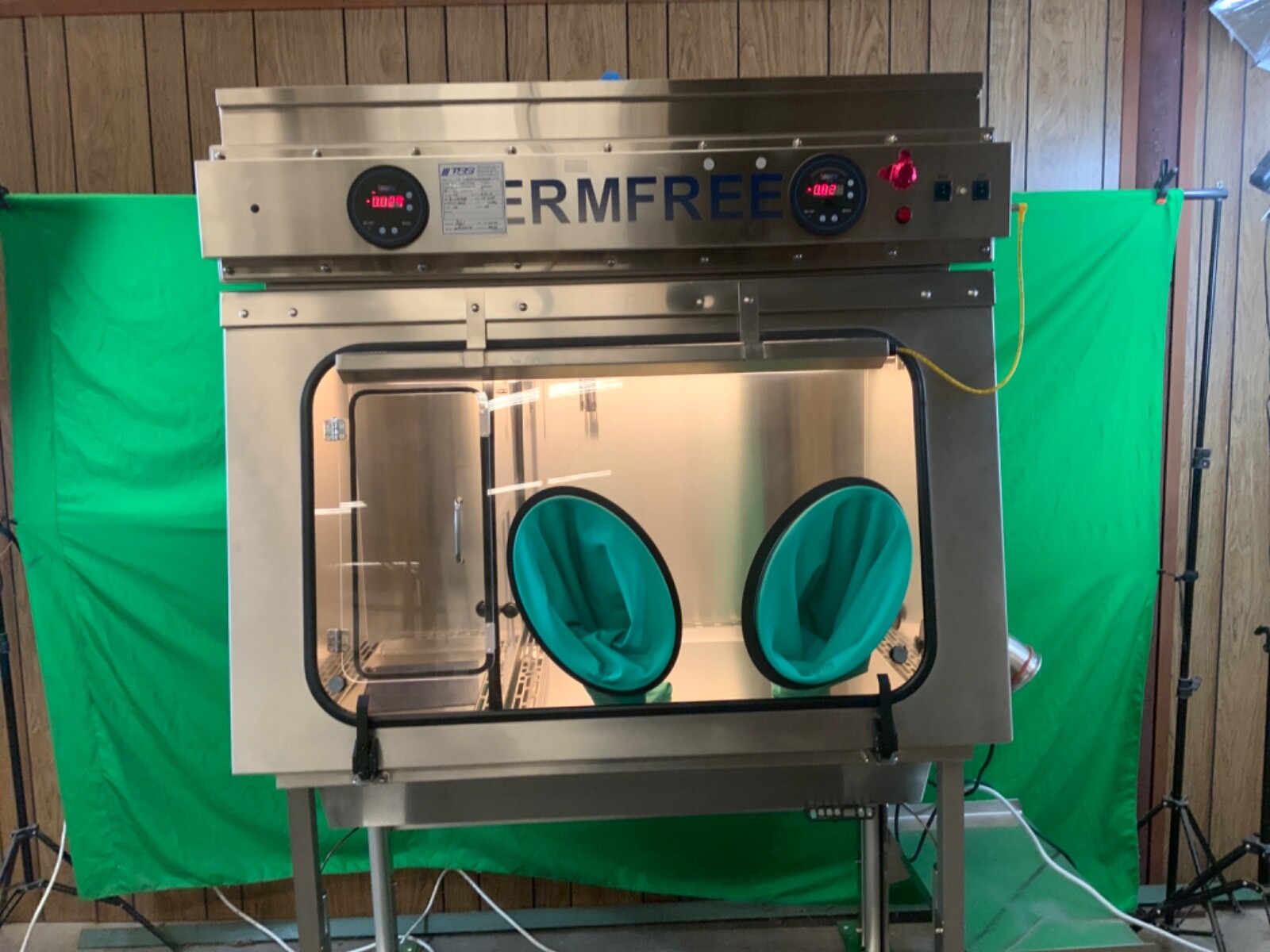 GERMFREE VF LAMINAR FLOW ASEPTIC ISOLATOR