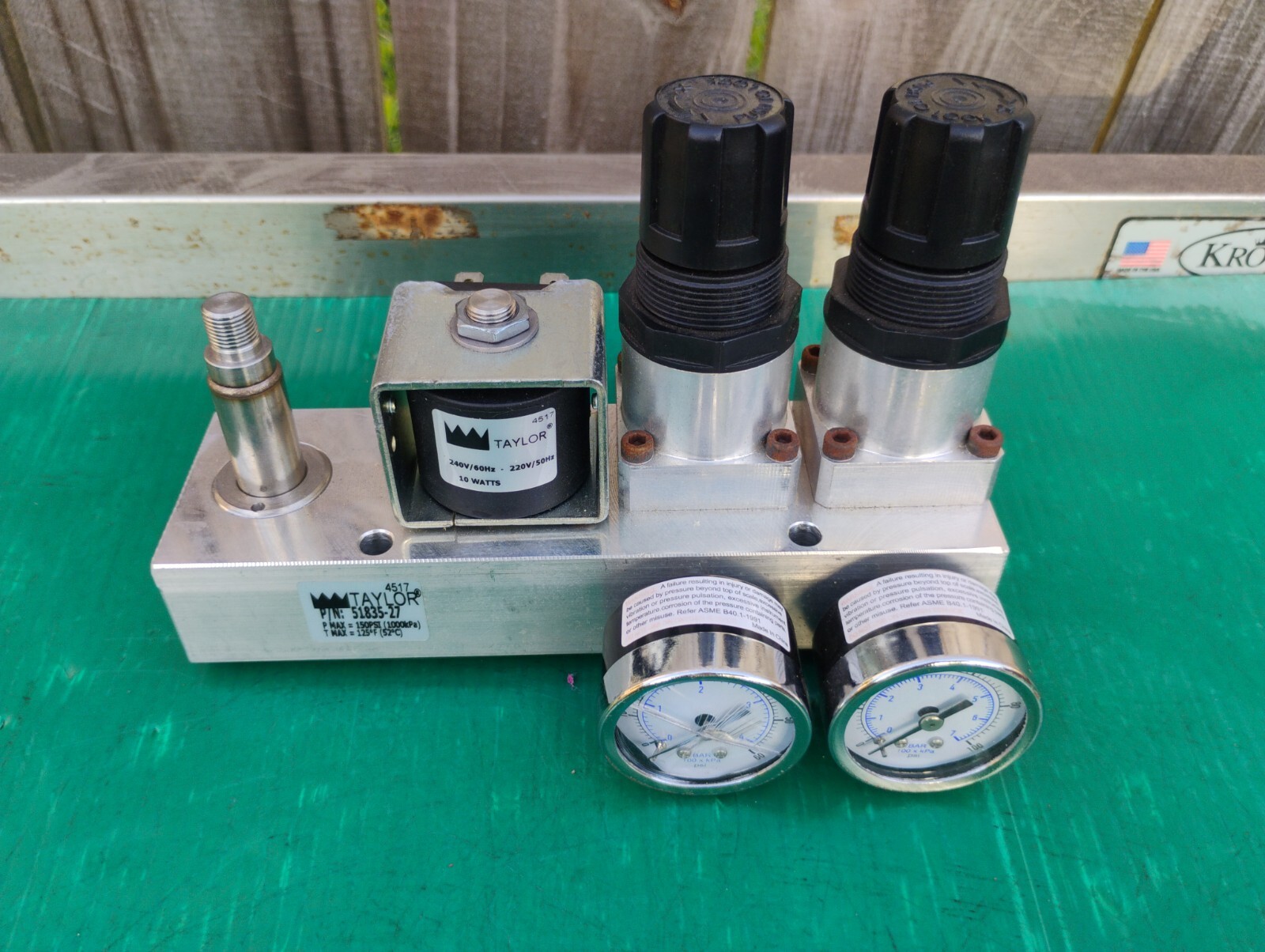 Taylor 051835-27 Manifold, CO2, 2 Regulators 1 Solenoids - for parts or repair