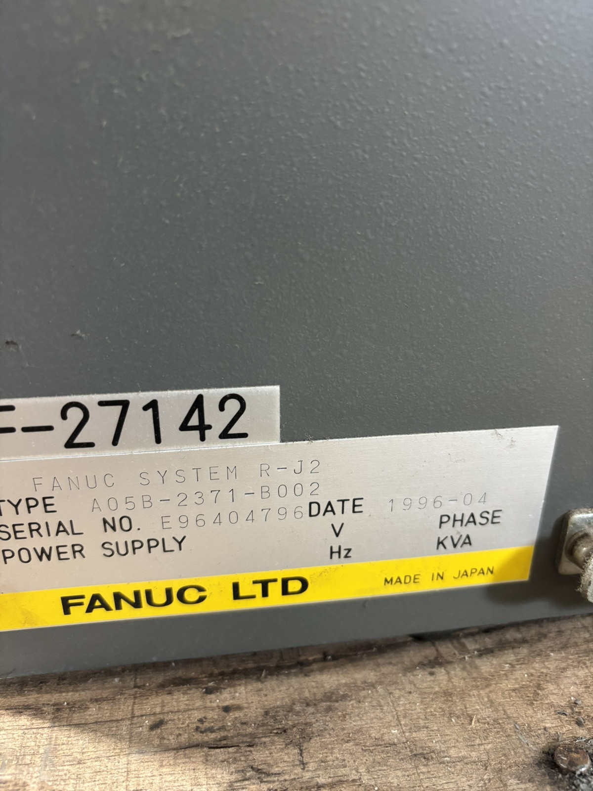 Fanuc M-6I Industrial Robot 6 Axis R-J2 Controller Teach Pendent Complete Unit