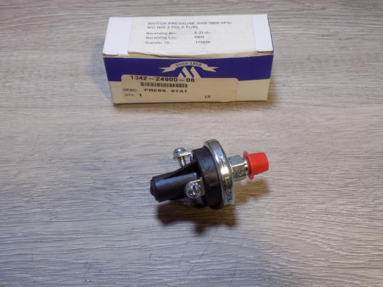 Mohawk 1042-24900-06 3 Pole Pressure Switch
