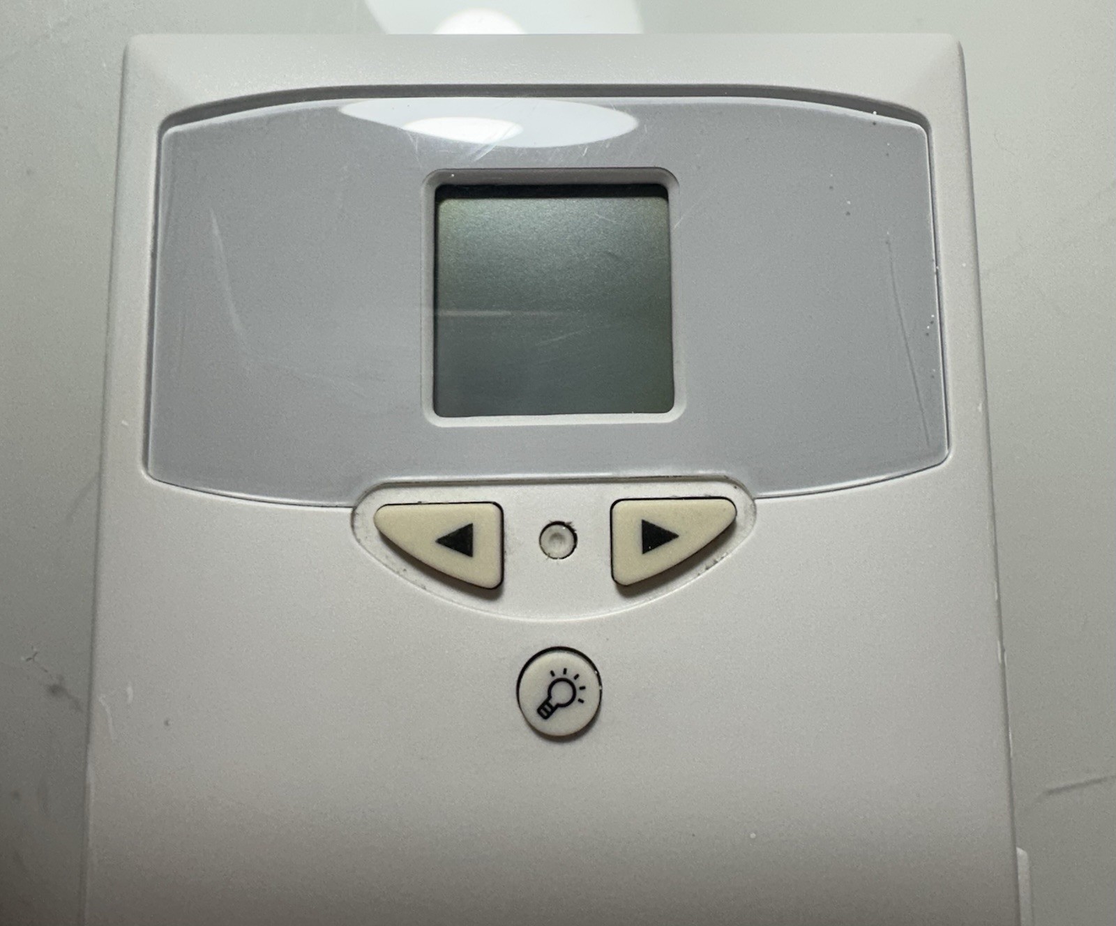 Luxpro PSD111A Non-Programmable Thermostat White Digital Display Wall Mounted