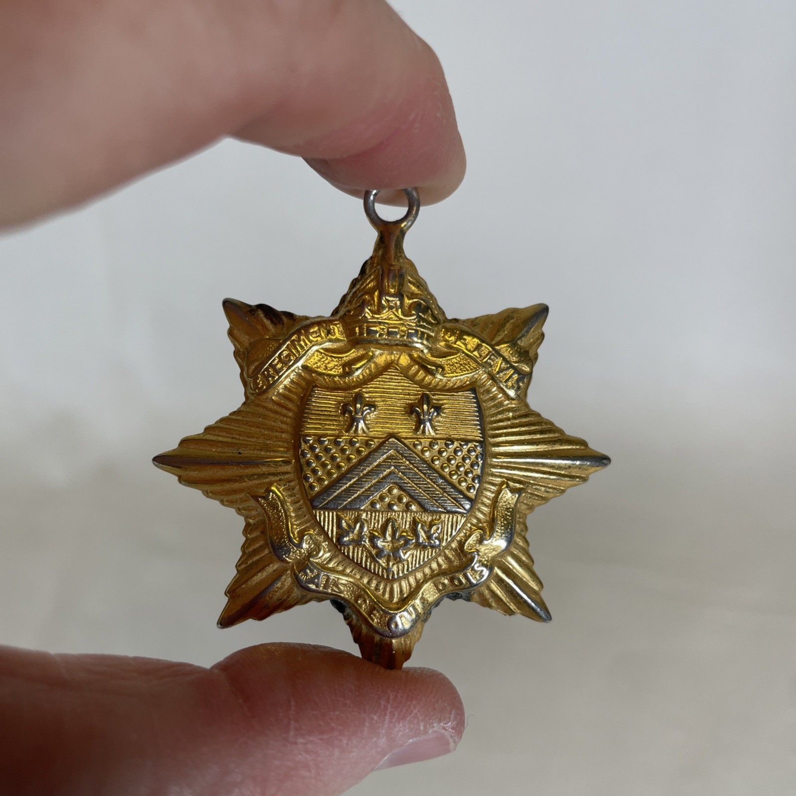 WW2 Canadian Le Regiment De Levis Cap Badge Pendant