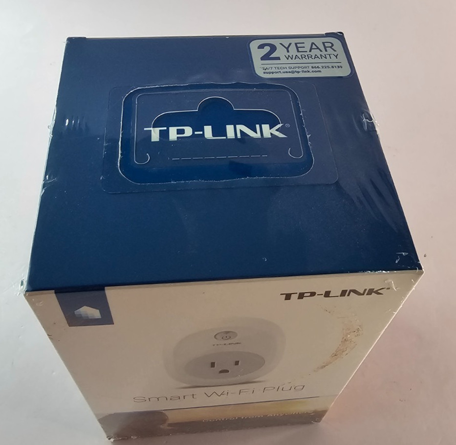 TP-LINK Smart Wi-Fi Plug Home Office HS100 Outlet (Never Used)