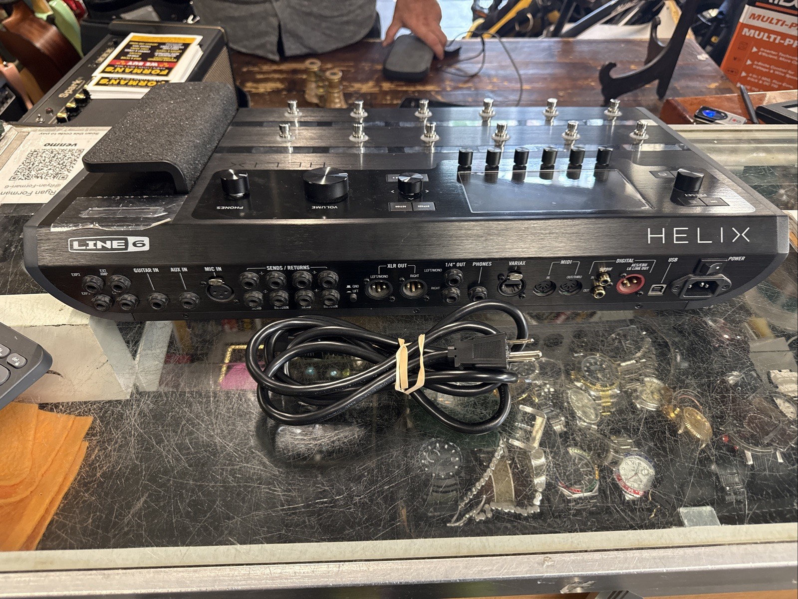 Line 6 Helix Floor Digital Multi-Effects Floor Processor With Cord