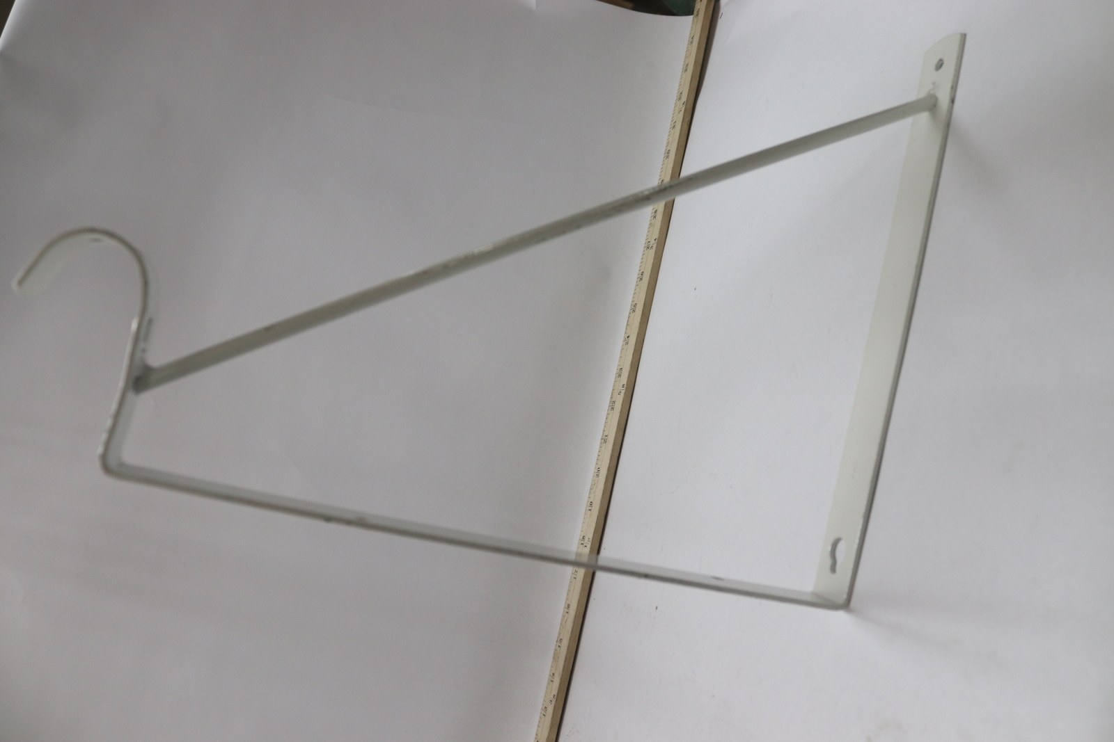 The Hillman Group Shelf/Rod Bracket White 852013
