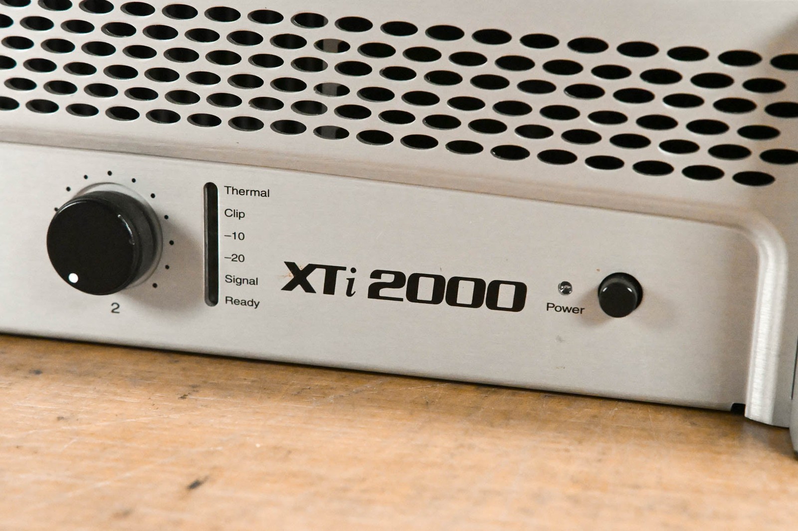 Crown XTi 2000 2-Channel Power Amplifier with DSP CG013C2