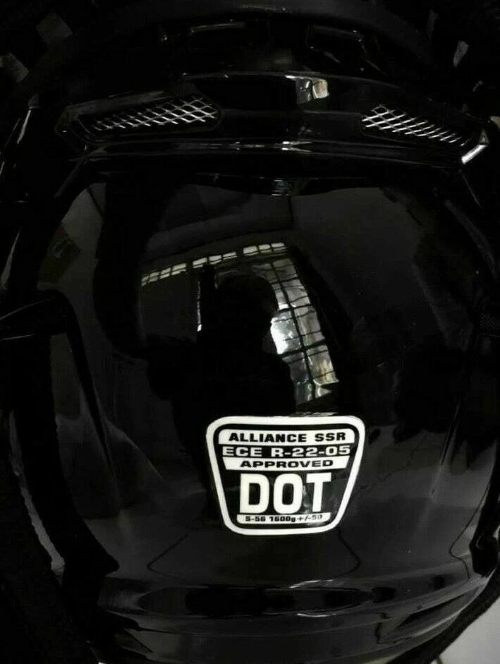 TOP INTERNATIONAL PREDATOR MOTORCYCLE HELMET LINE STYLE ((DOT & ECE CERTIFIED))