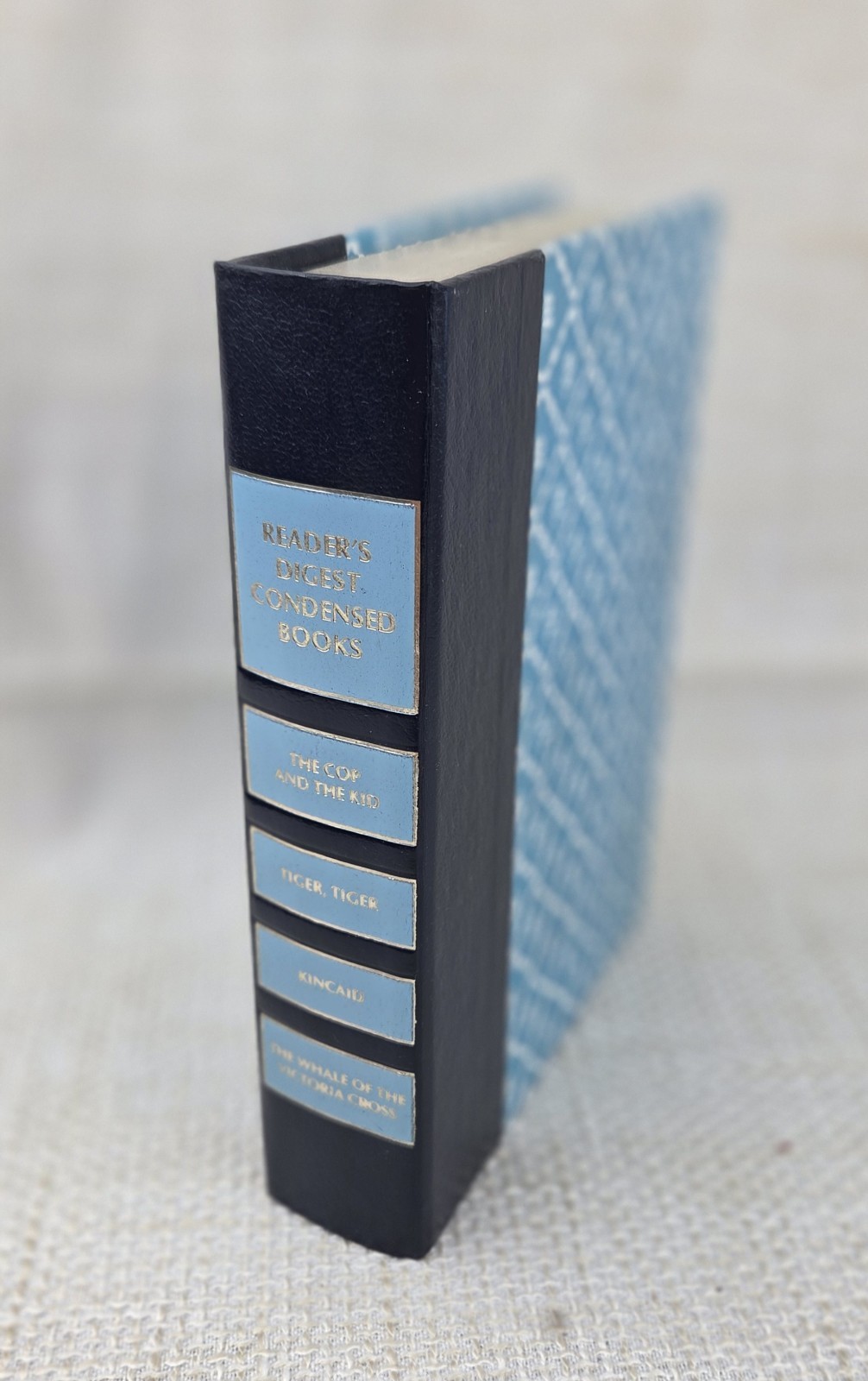 Vintage Reader's Digest Hide Away Book Keepsake Secret Storage Box Felt Lined
