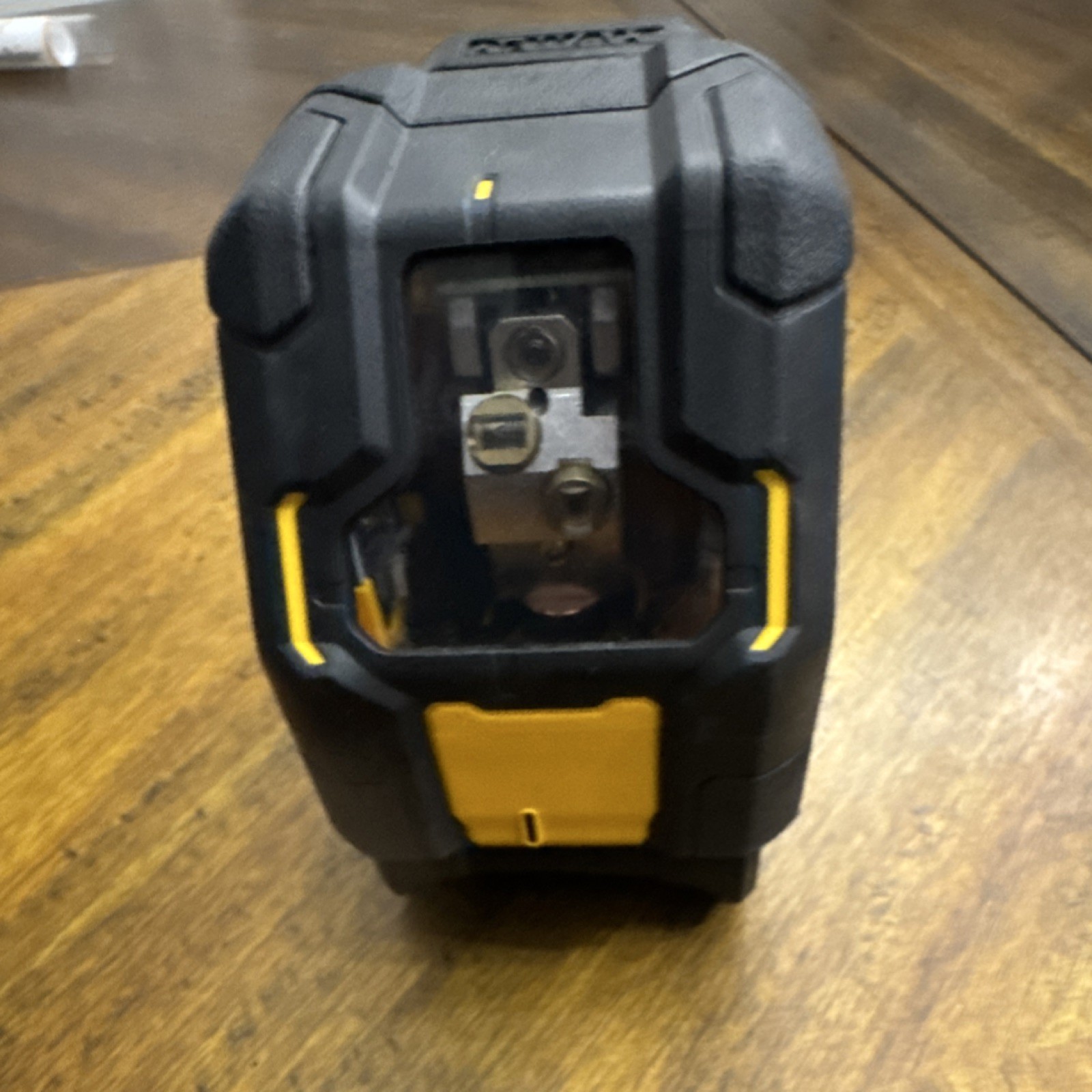 DEWALT 20V Self-Leveling Laser Level Kit w/ Target Card, Bracket & Case