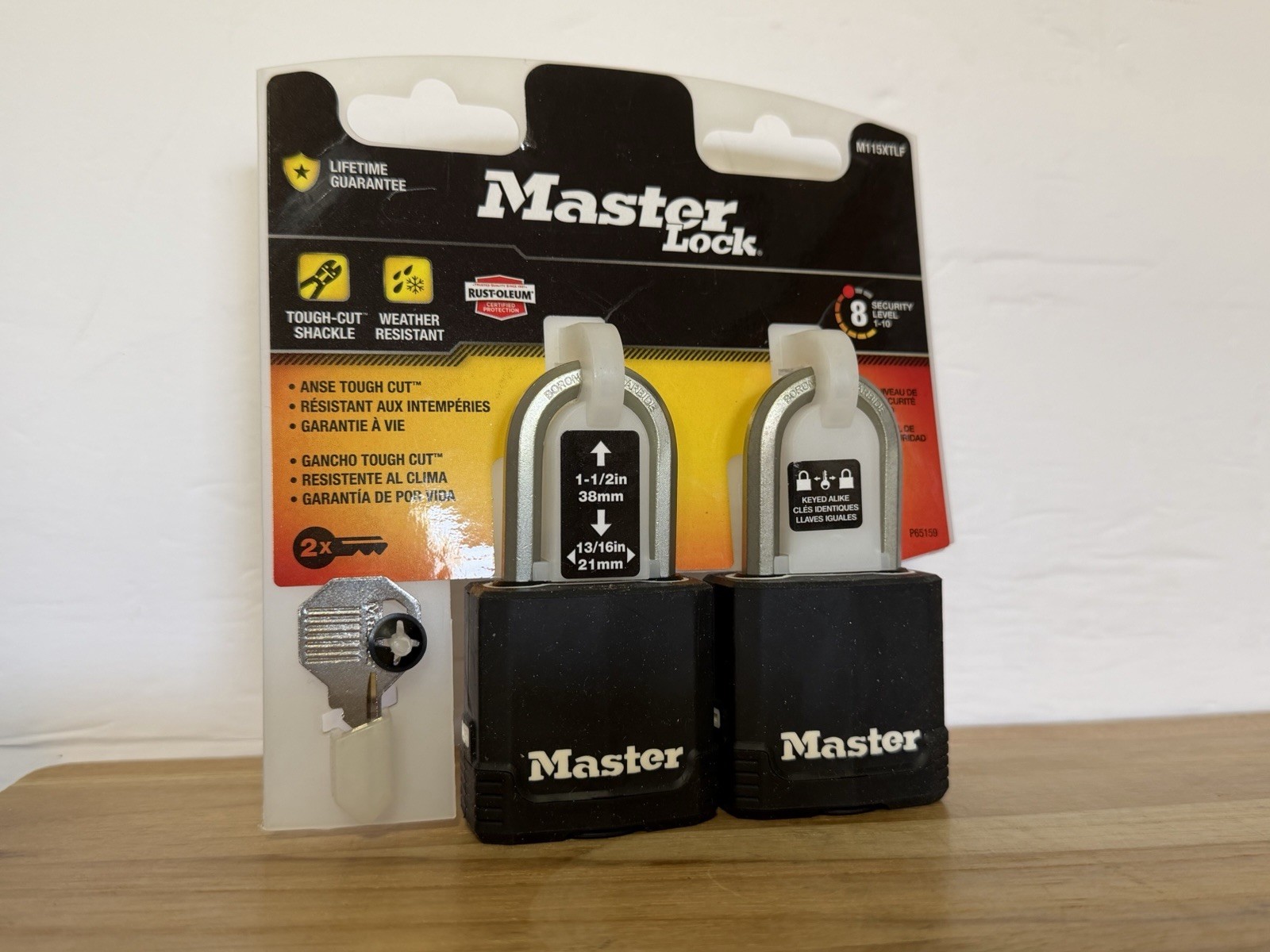 Master Lock - Pack of 2 Keyed Alike - Tough Cut Padlock - Weather Resistant