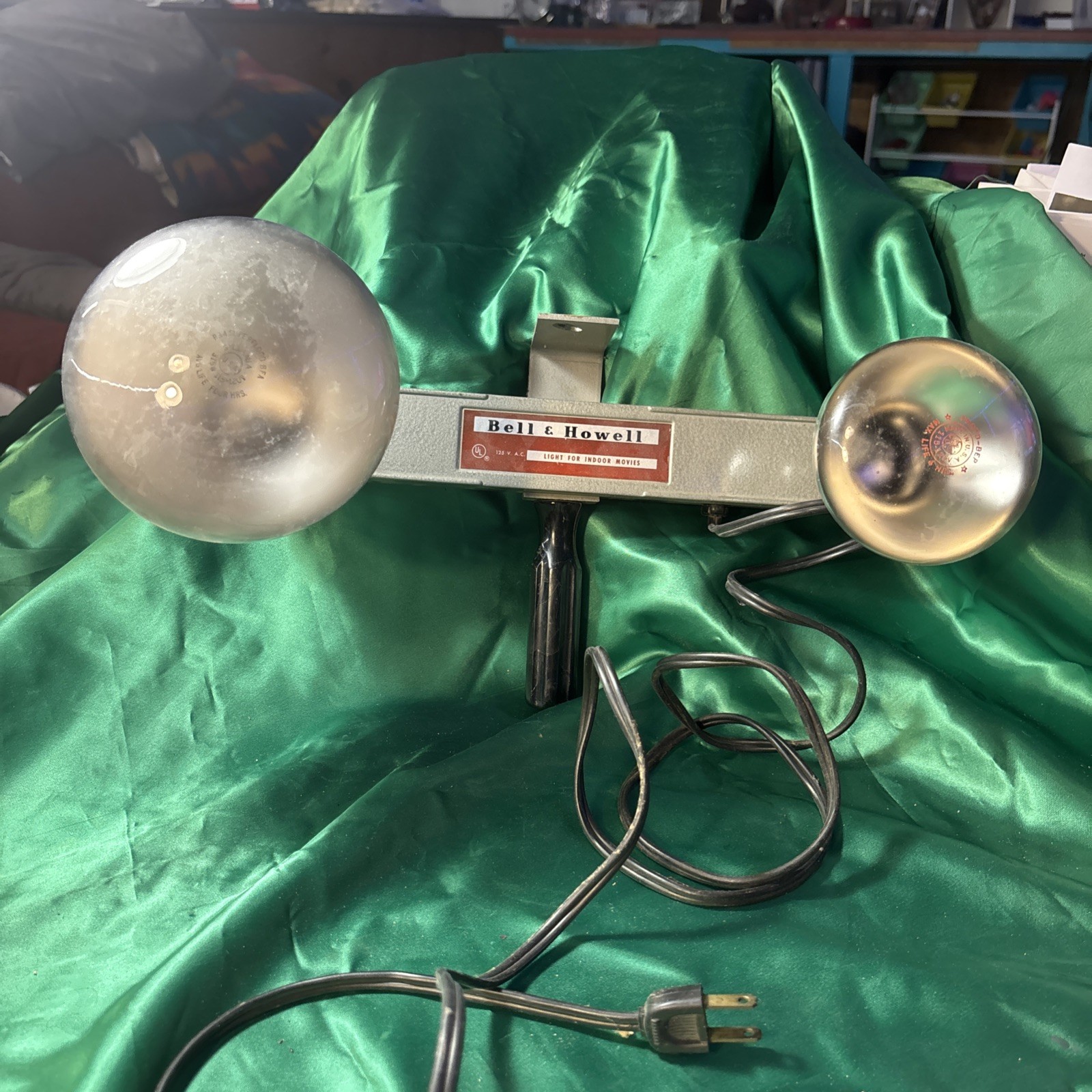 Vintage Bell Howell Flood Light Bar Lamp for Indoor Movies w Bulbs - Works