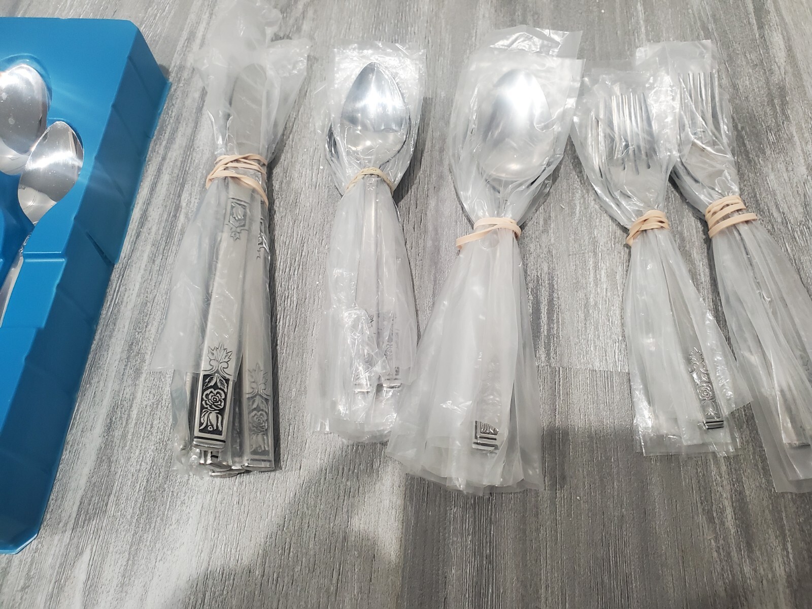 Crown One Young Rose 50 Piece Flatware
