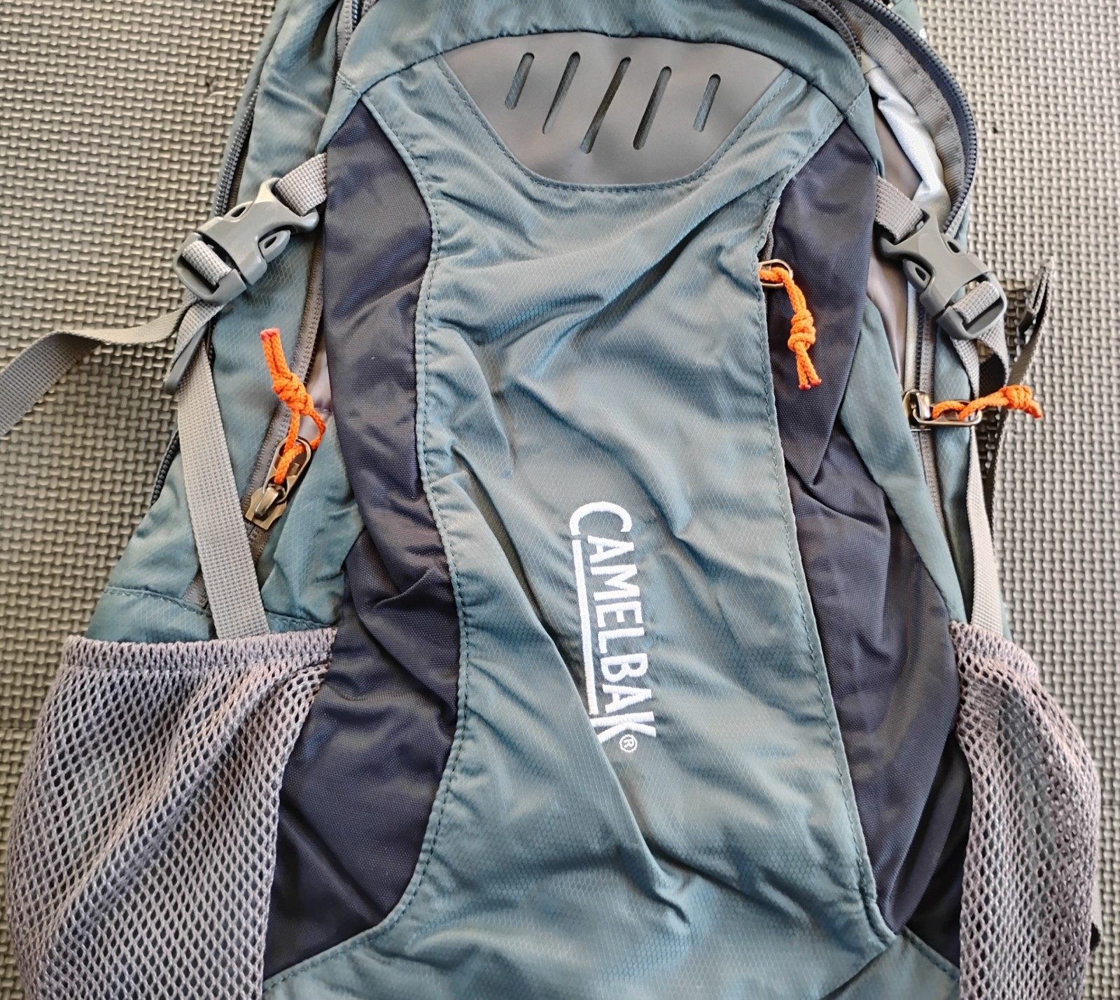 camelbak cloud walker backpack
