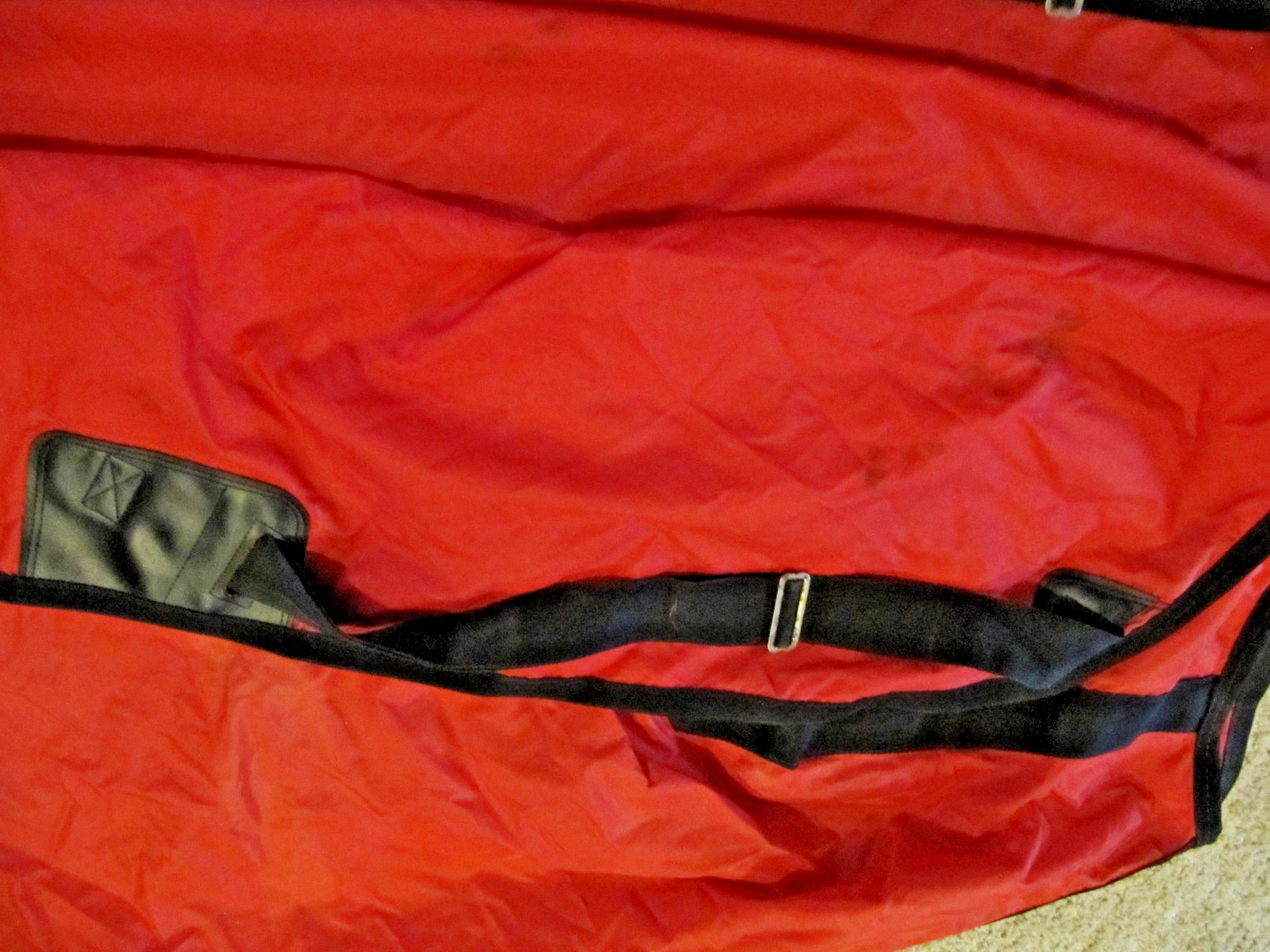 SILVER MESA HORSE BLANKET SHEET 420D NYLON RED SIZE 82 Closed Front