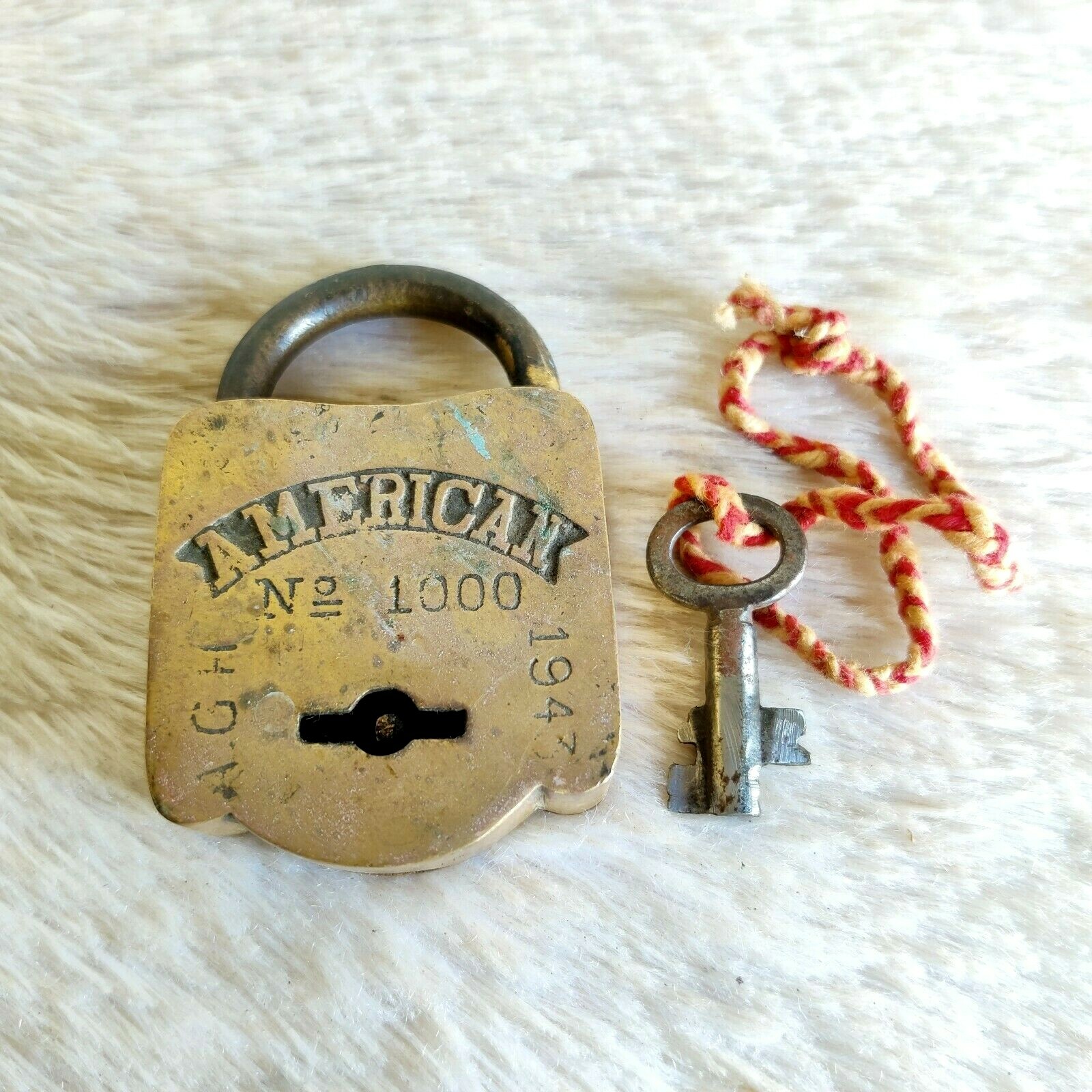 1947 Vintage American No1000 Brass Padlock Original Key USA Decorative PD57