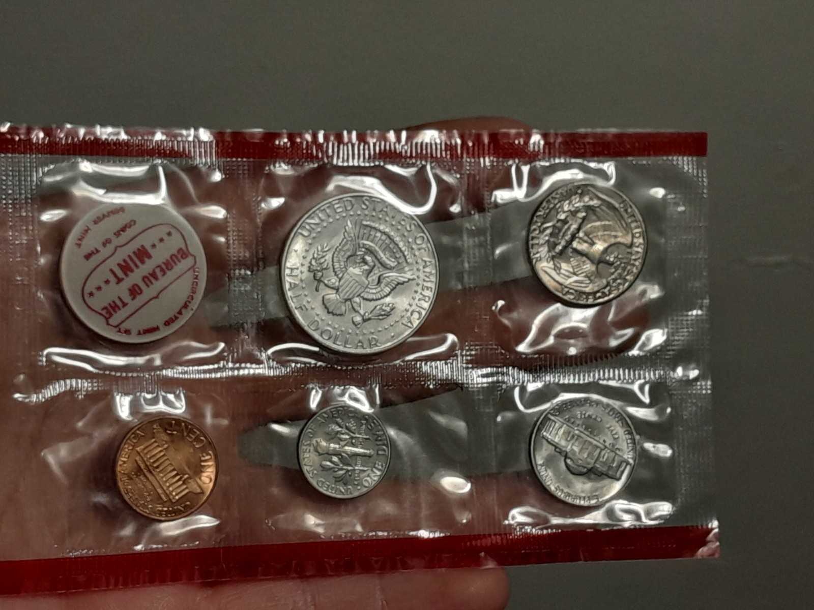 1968 US MINT P/D Set. 40% SILVER Kennedy Coin.