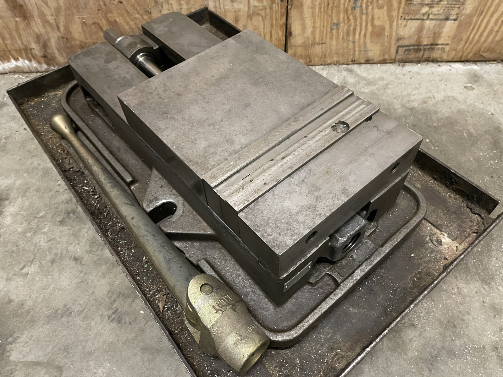 KURT 8" VISE D80
