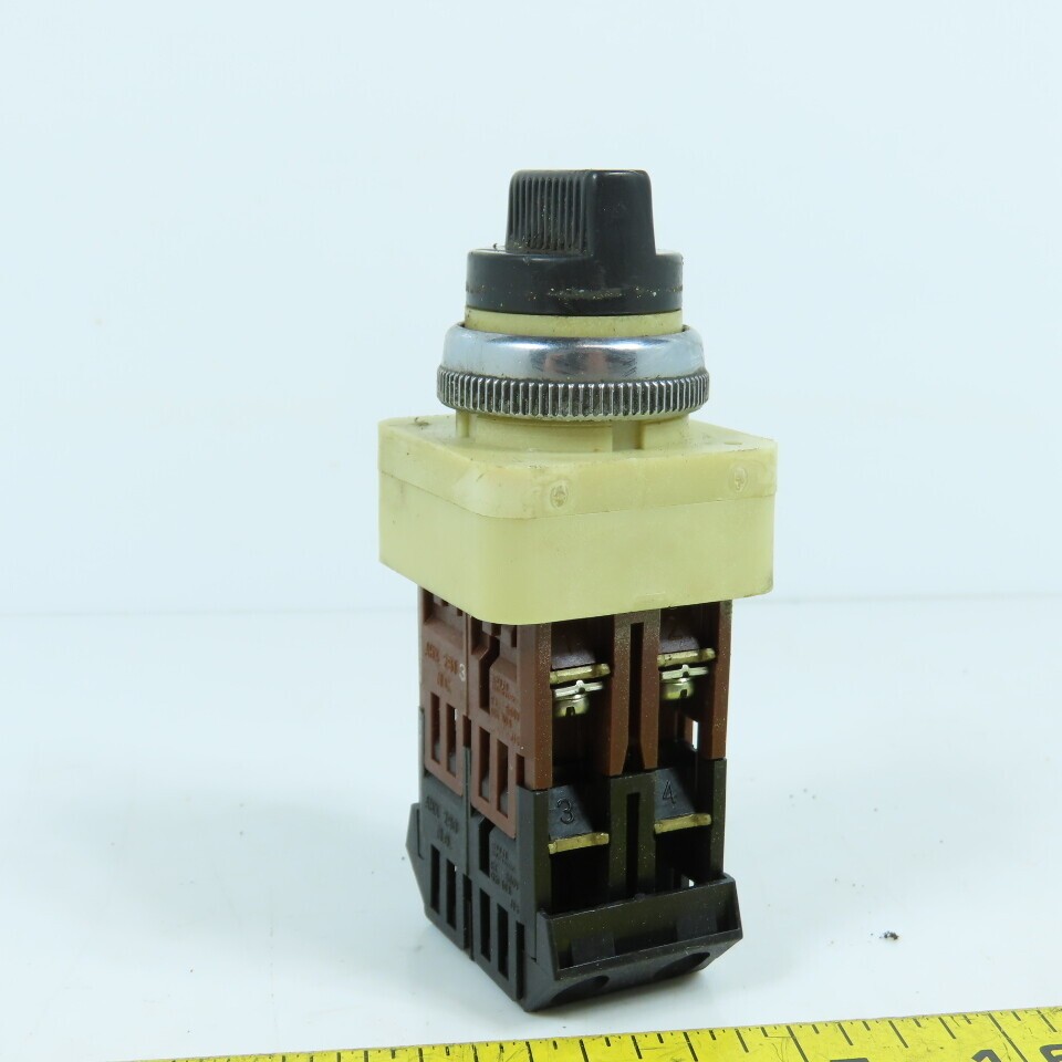 Fuji AH30-P1 3-Position Spring Return Selector Switch 600VAC 10A