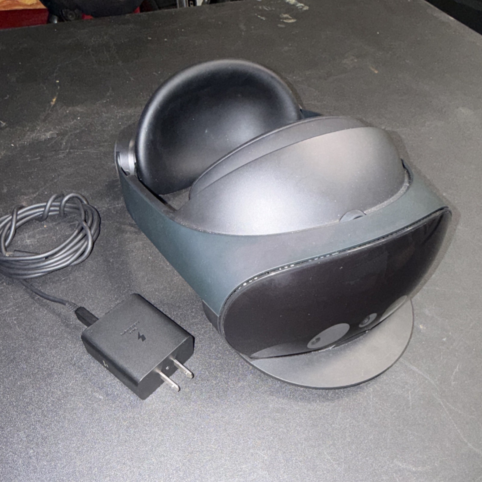 Meta Quest Pro Standalone VR Headset Black/Gray with Charging Dock only works