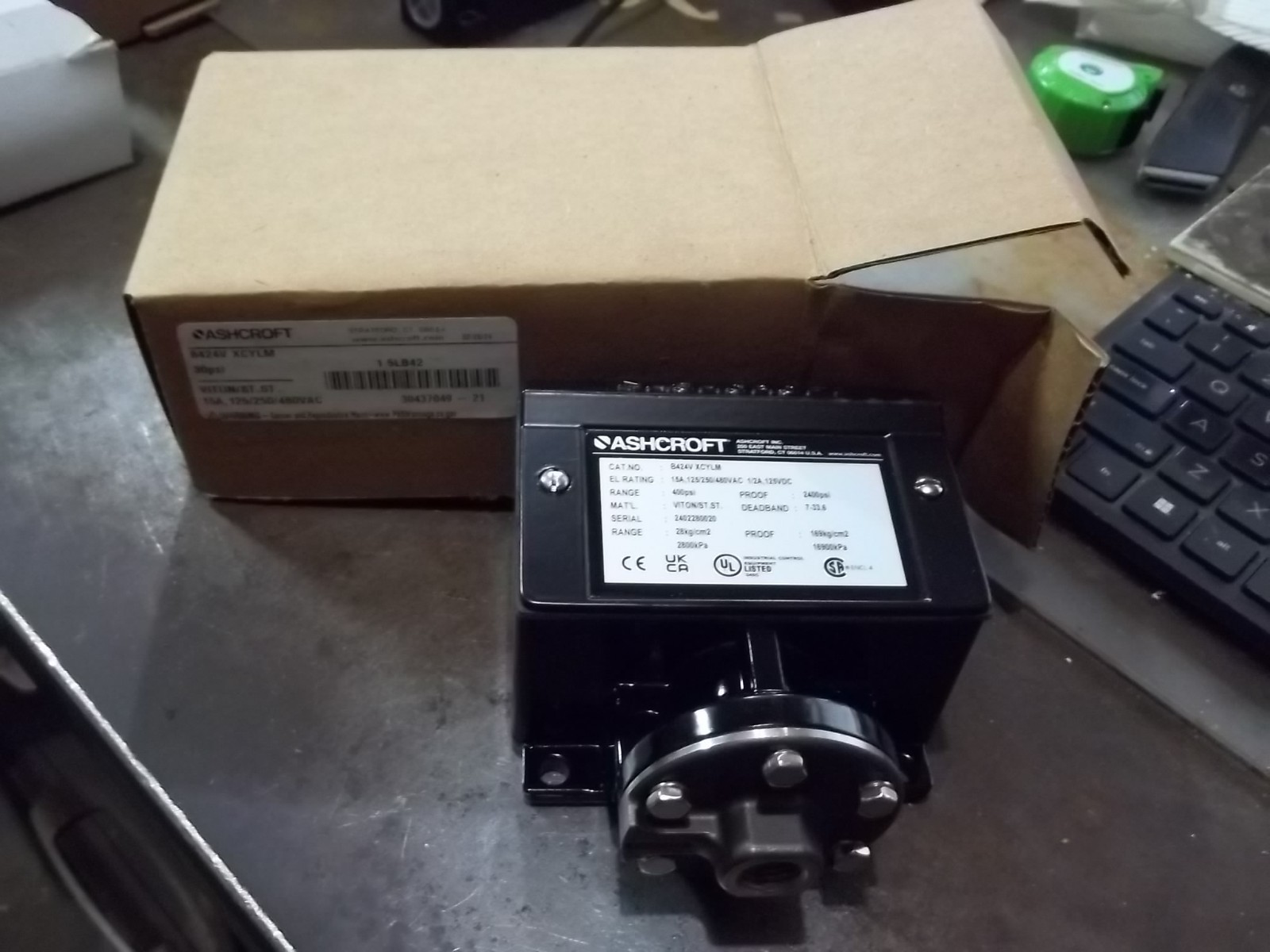 NIB ASHCROFT B424V XCYLM PRESSURE SWITCH 400 PSI RANGE 2400 PSI PROOF 15A (511)
