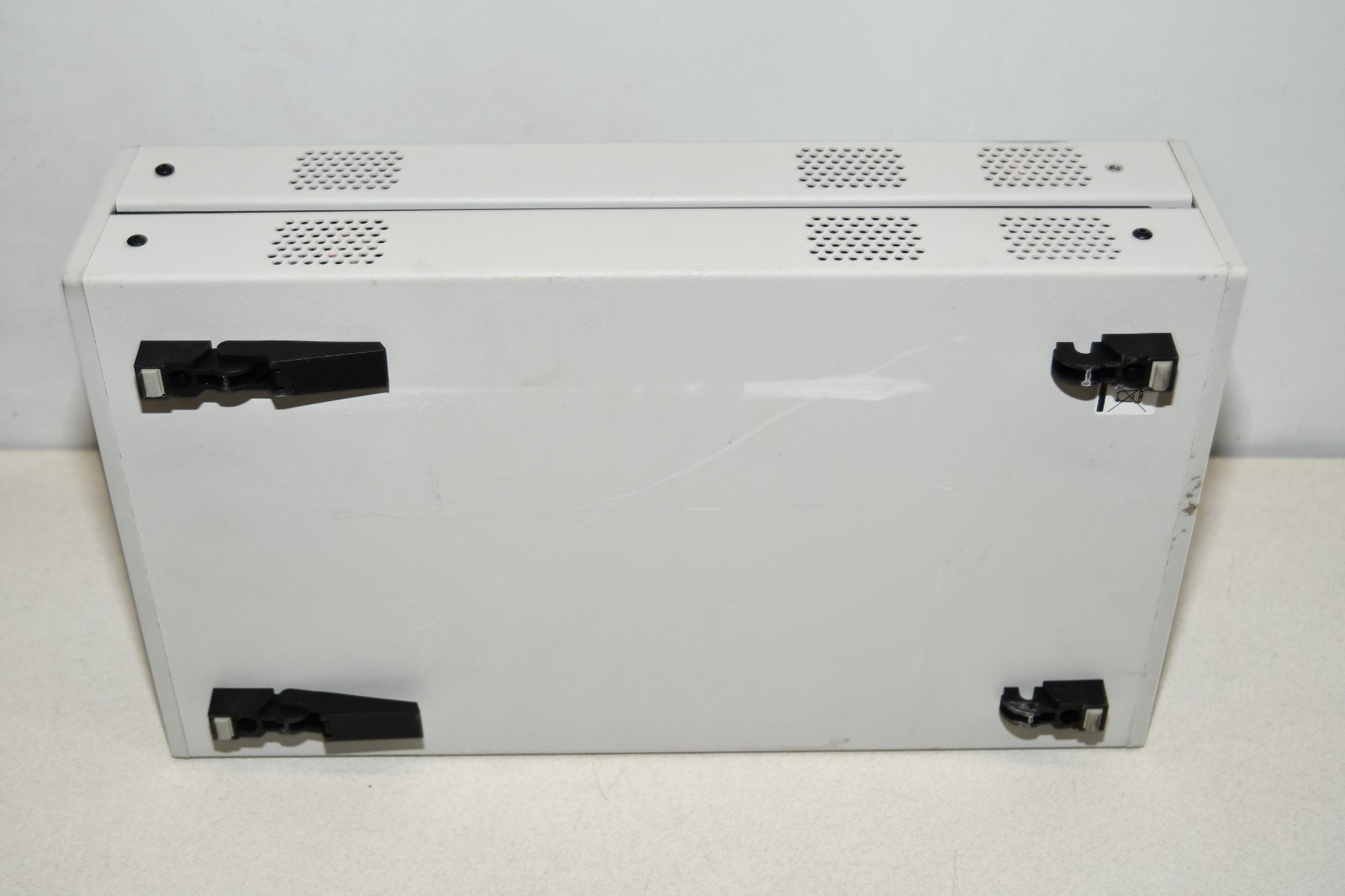^ Lake Shore 325 Temperature Controller - Cryogen #X8051