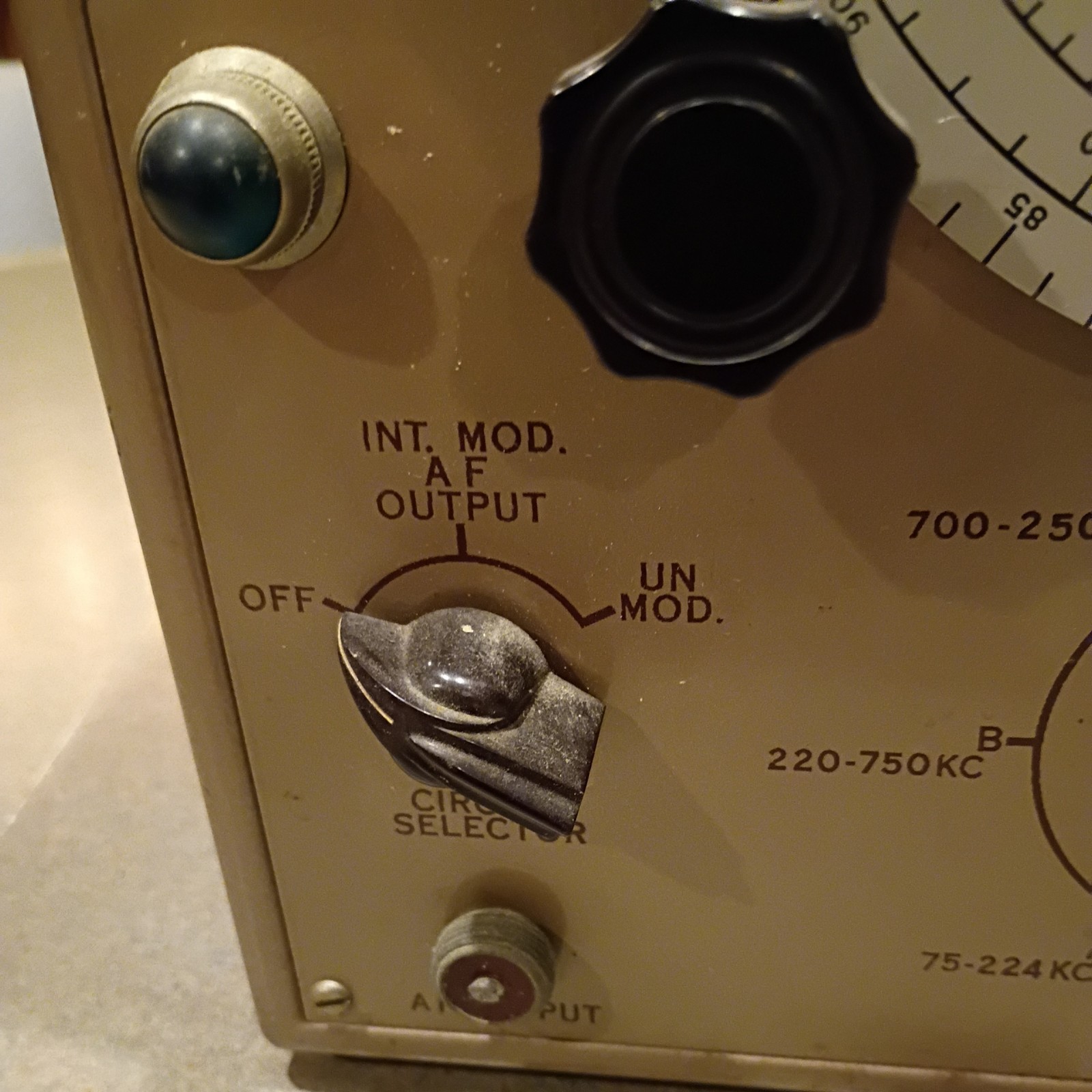 TRIPLETT 2432 SIGNAL GENERATOR AS IS ELECTRICAL
