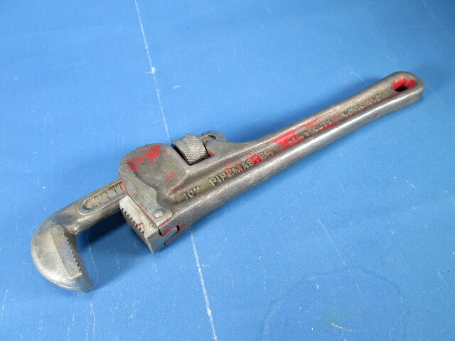 Vintage ERIE TOOL WORKS 10" Pipemaster Pipe Wrench w/Red Paint **Free Shipping**