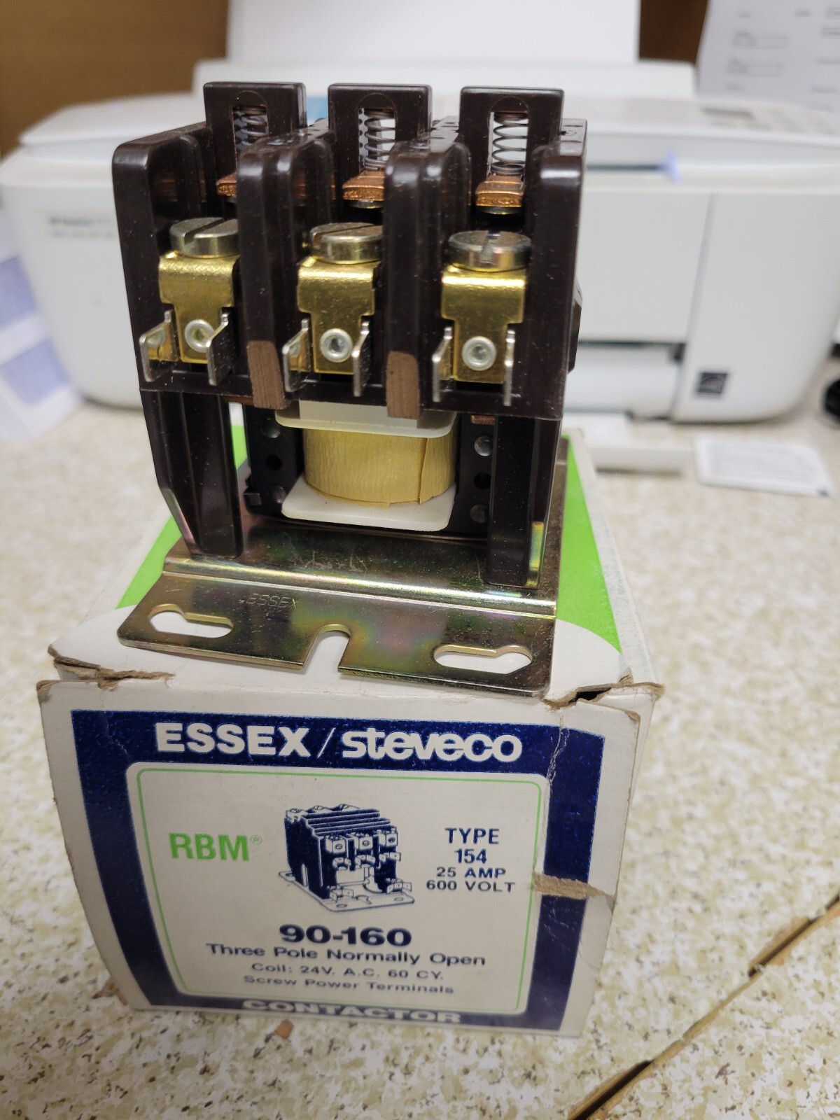 90-160 Essex / steveco Contactor 3 pole, 24V coil, 25 amp, New / old stock