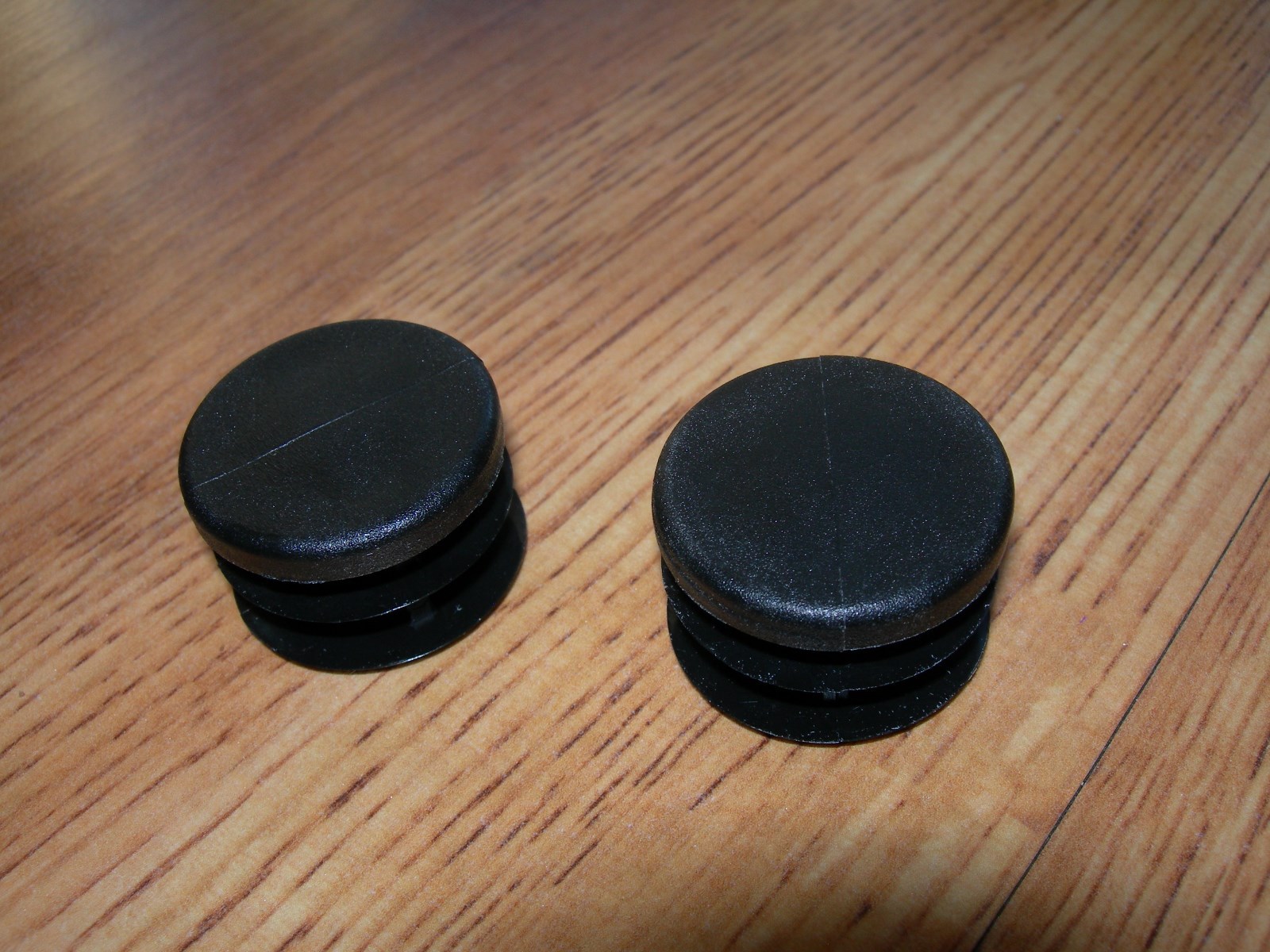 2 Round 1.25" Outside Diameter Ribbed Finishing Plugs/Caps for Tubing - Black