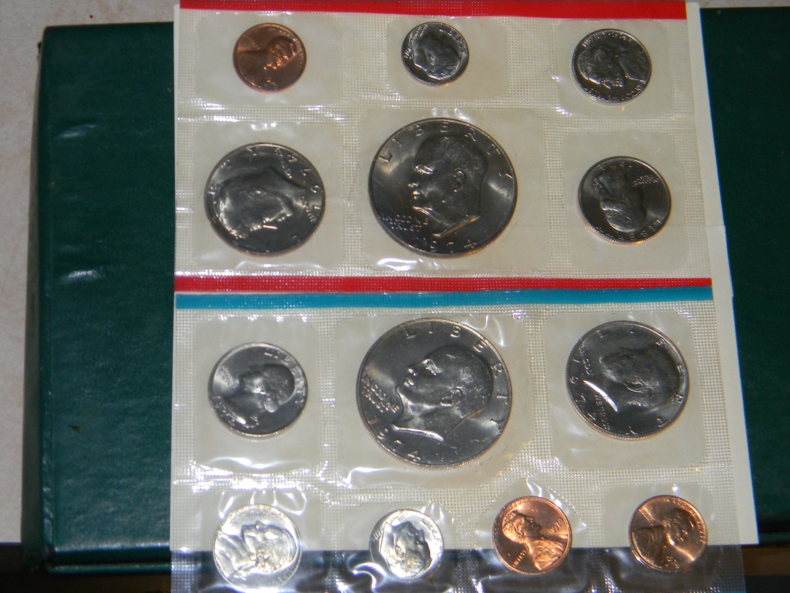 1974 US MINT UNCIRCULATED COIN SET P D S-NECELY TONED & SHINY!!