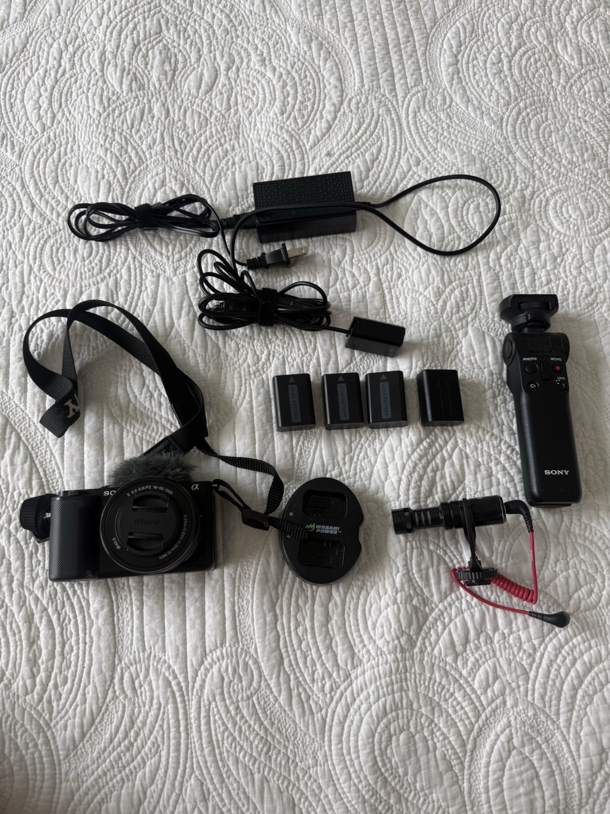 Sony Alpha ZV-E10 Bundle Interchangeable Lens Camera - Black (16-50mm Zoom Lens)