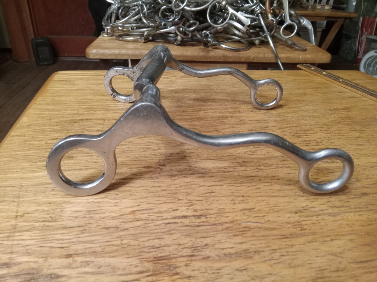 Used gaited horse bit low port 4 3/4 in Crockett Renalde