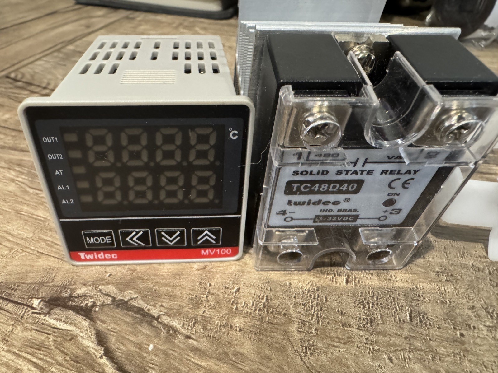 MV100-B10 PID Controller for Accurate Temperature Control