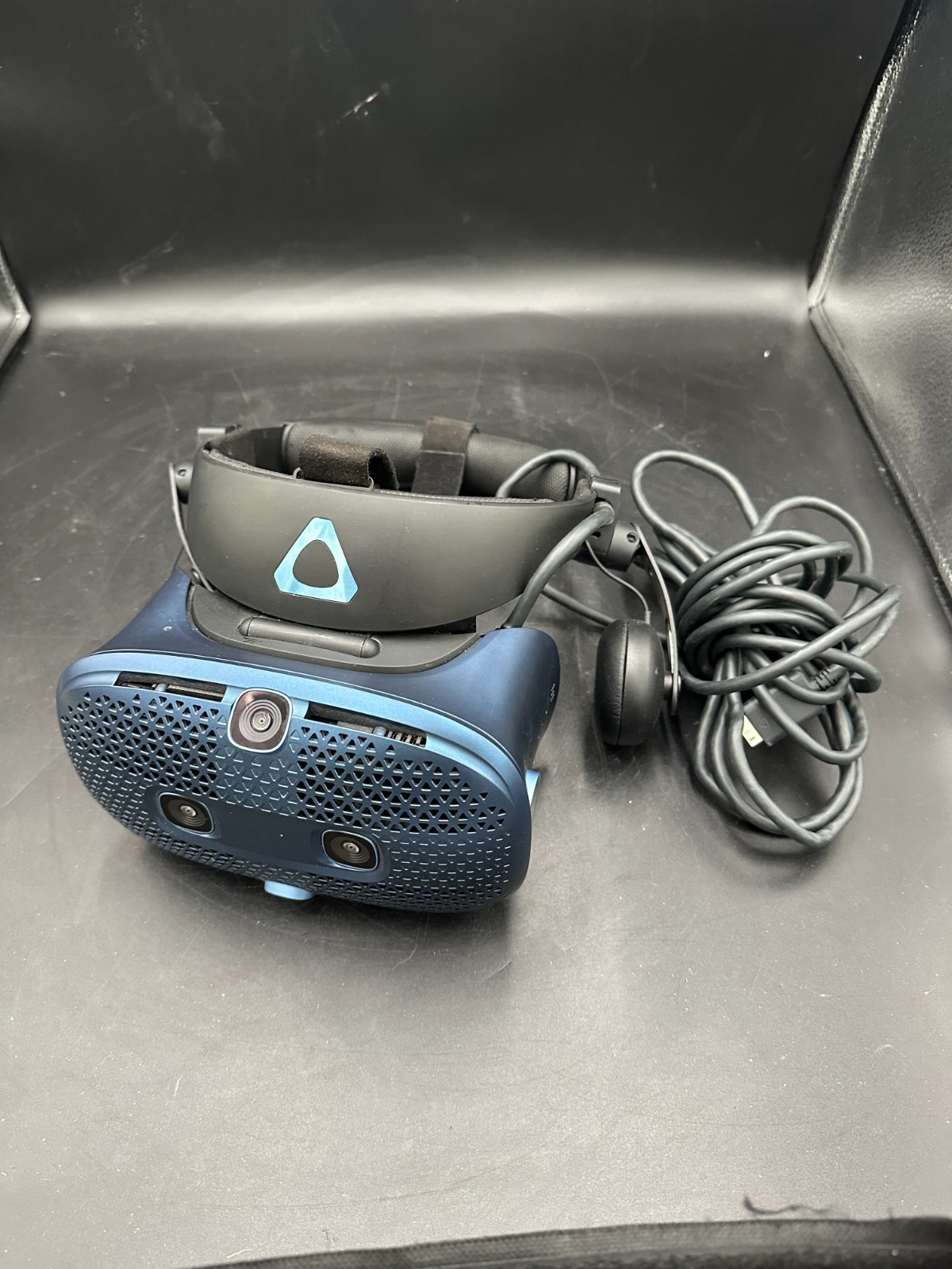 HTC Vive Focus 3 Standalone VR Headset w/ Head Strap & USB-C Cable