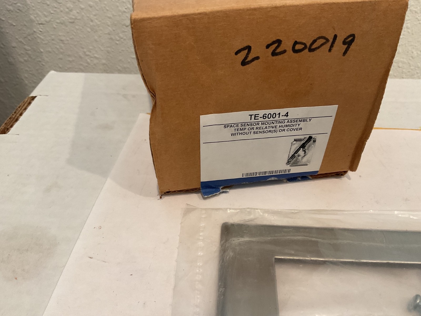 New Johnson Controls TE 6001-4 Mounting Assembly
