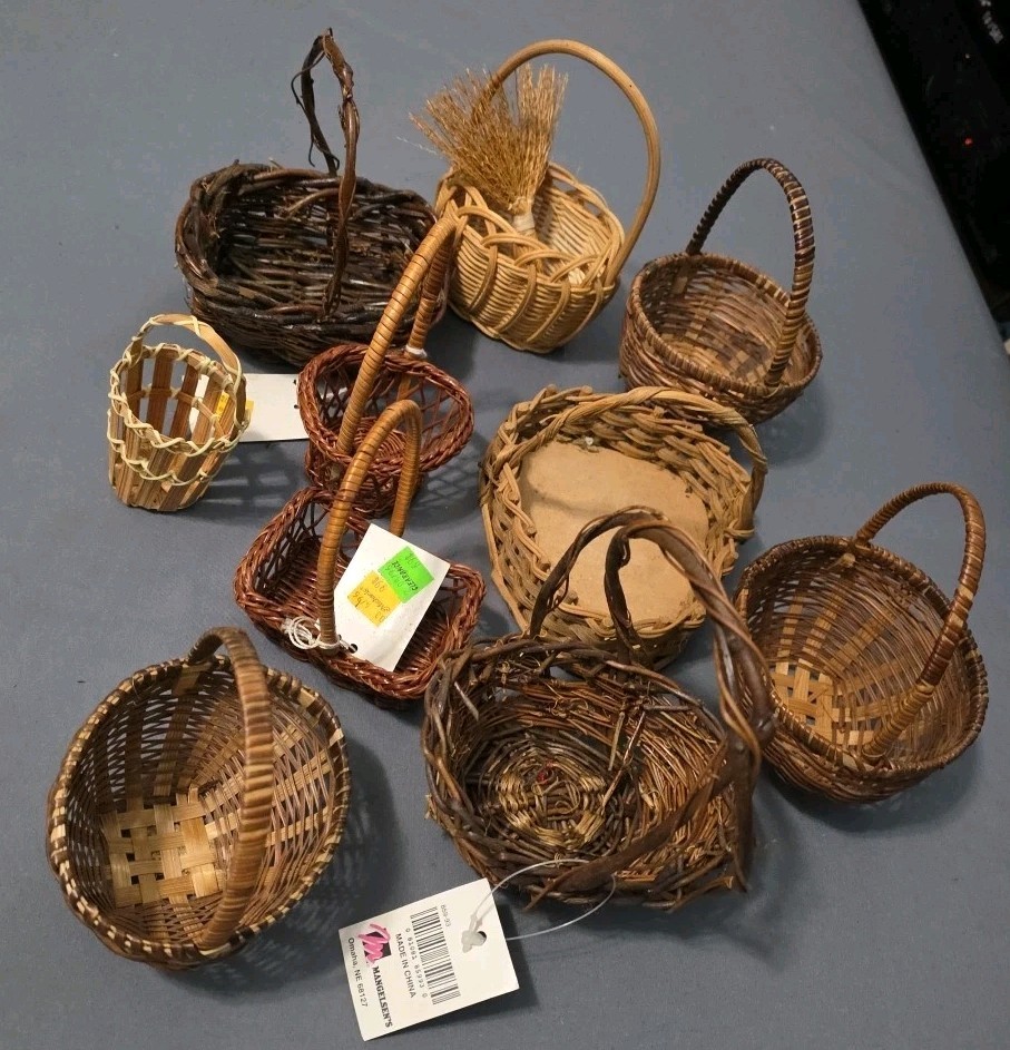 Crafts Misc. Small Wooden Baskets