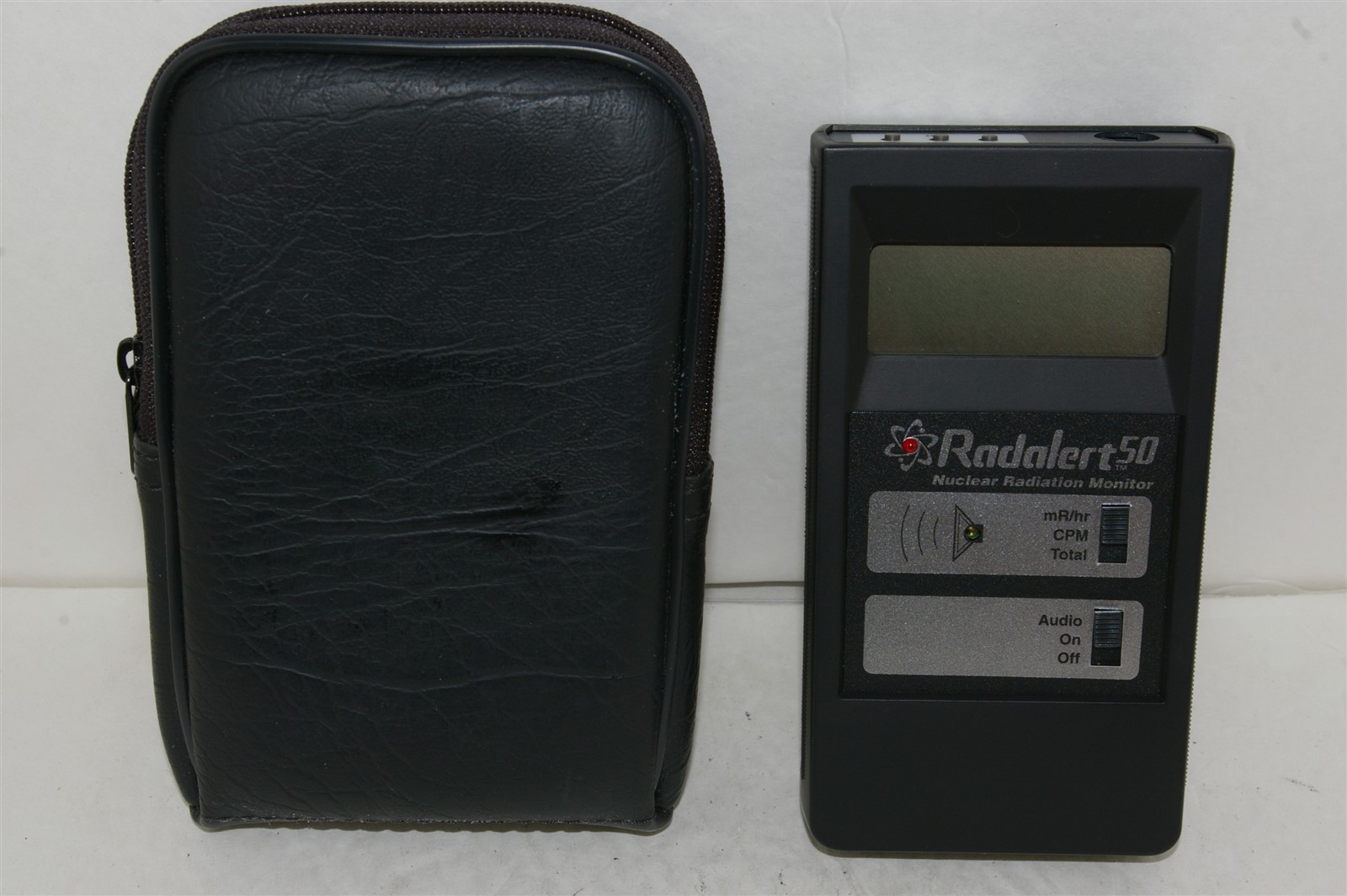 International Medcom Radalert 50 Nuclear Radiation Monitor Geiger Counter w/Case