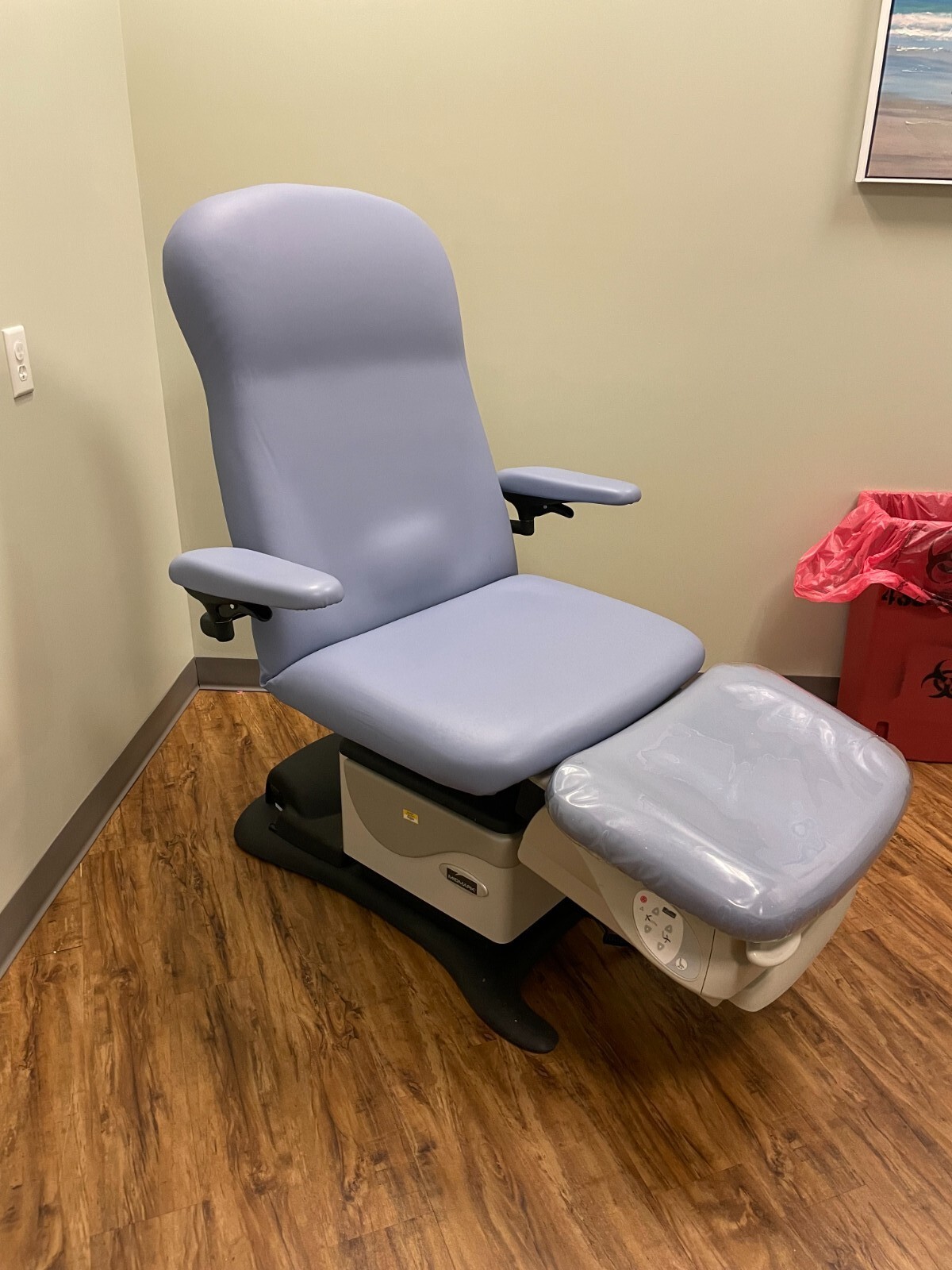 Midmark 646 Exam Table