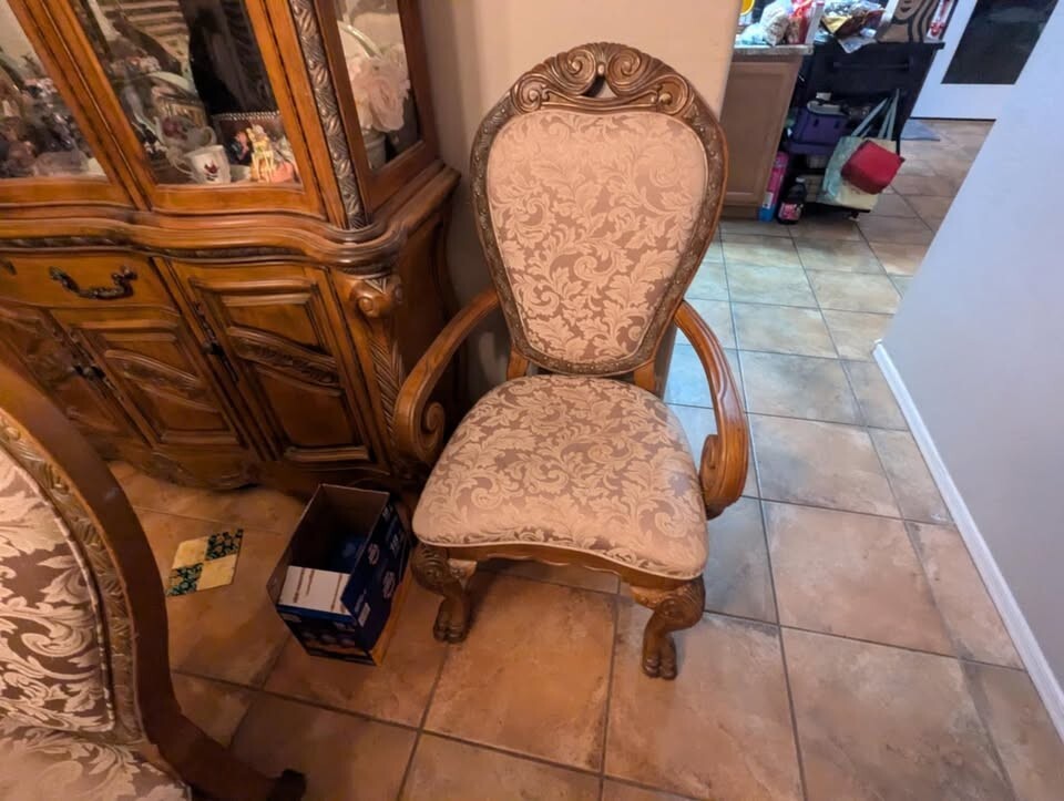 Aico Oak Table &Chairs (OPEN TO OFFERS) (READ DESCRTIPTION)
