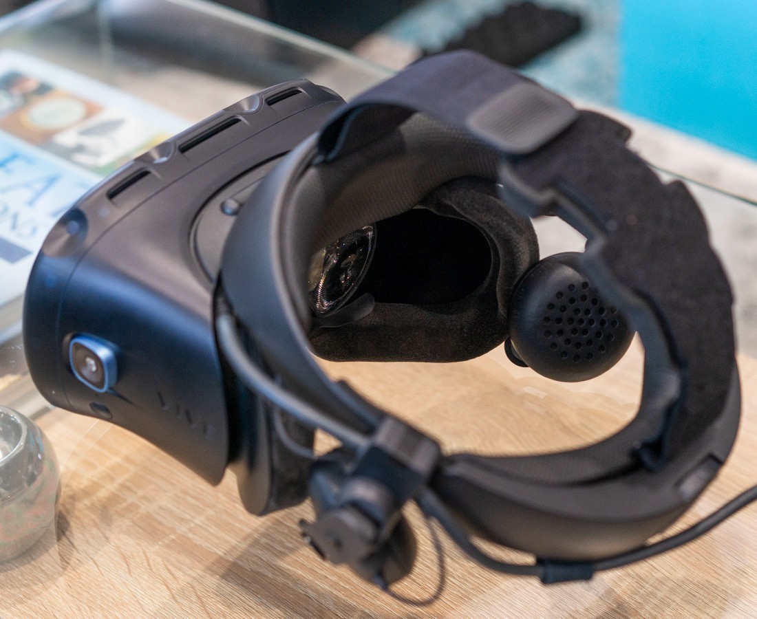 HTC VIVE Cosmos Elite Virtual Reality VR Headset + Main Cable