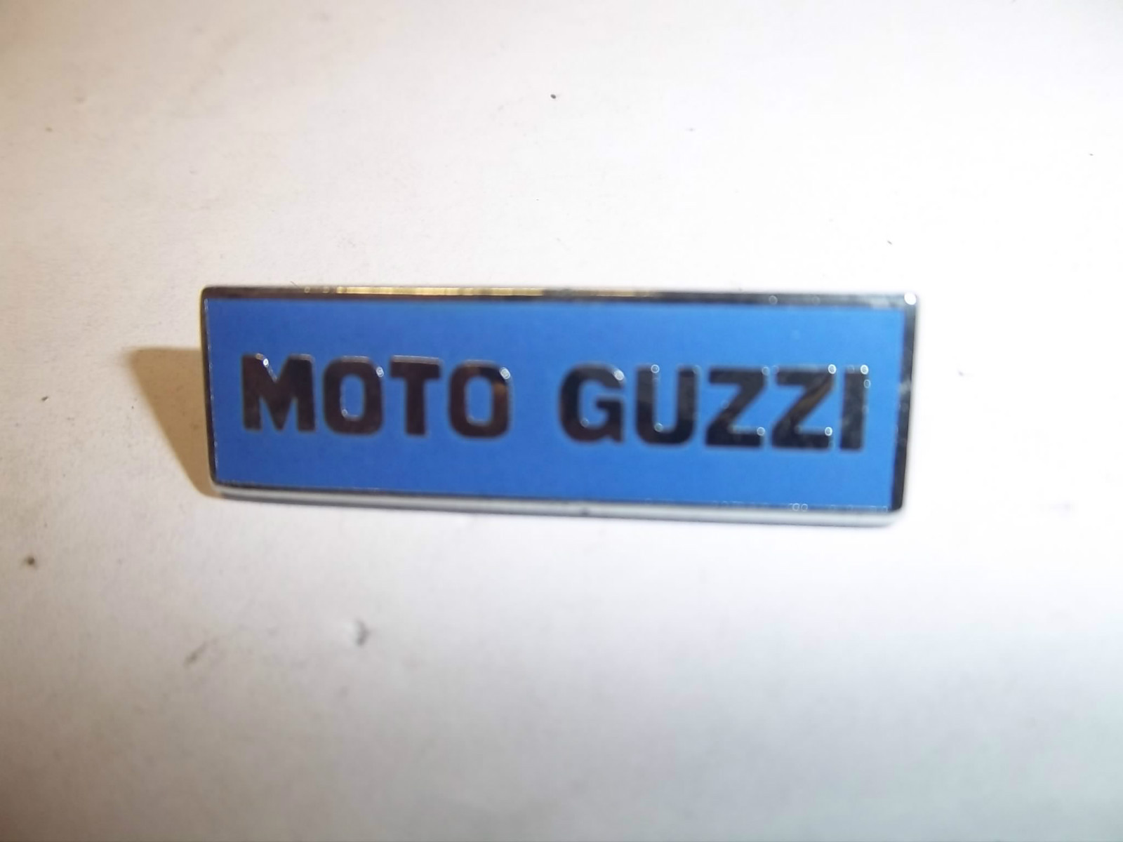 MOTORCYCLE PIN BADGE ' MOTO GUZZI BLUE ' MOTORBIKE LAPEL BADGE - BG41A