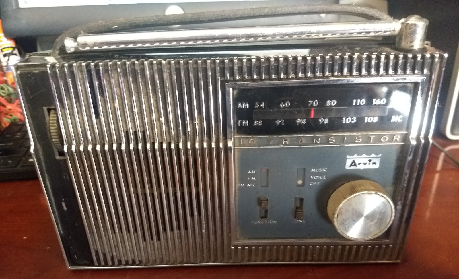 Vintage 1963 Arvin 10 Transistor Lunch Box Radio 66R69 W/ Leather Handle Antenna